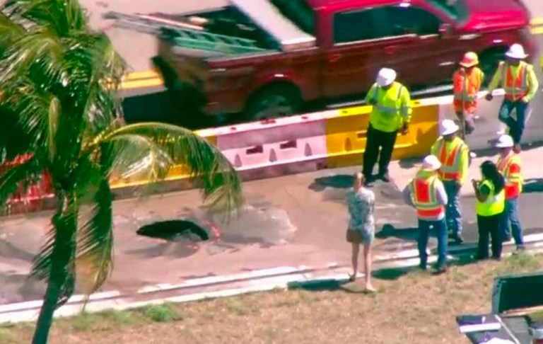 The town of Palm Beach posted a traffic alert warning drivers that the 4-feet-by-4-feet sinkhole was directly in front of Trump's Florida property. (Twitter)