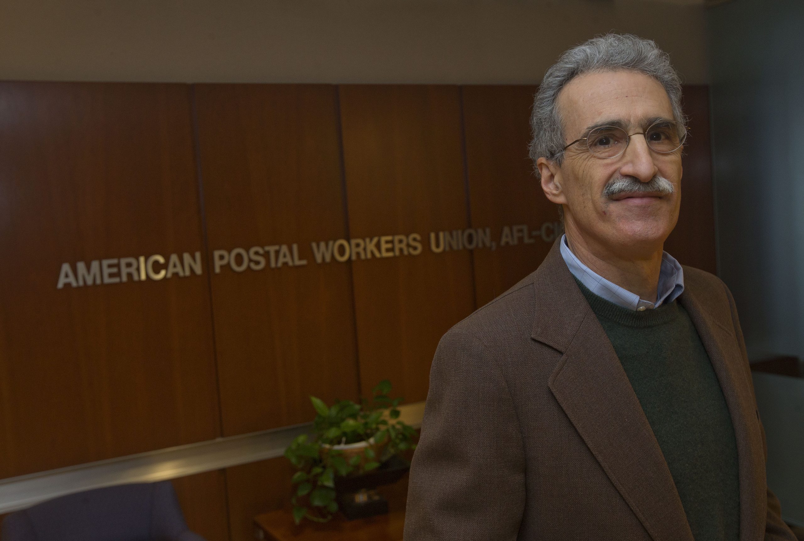 Postal Service, union wrangle over Staples outlets