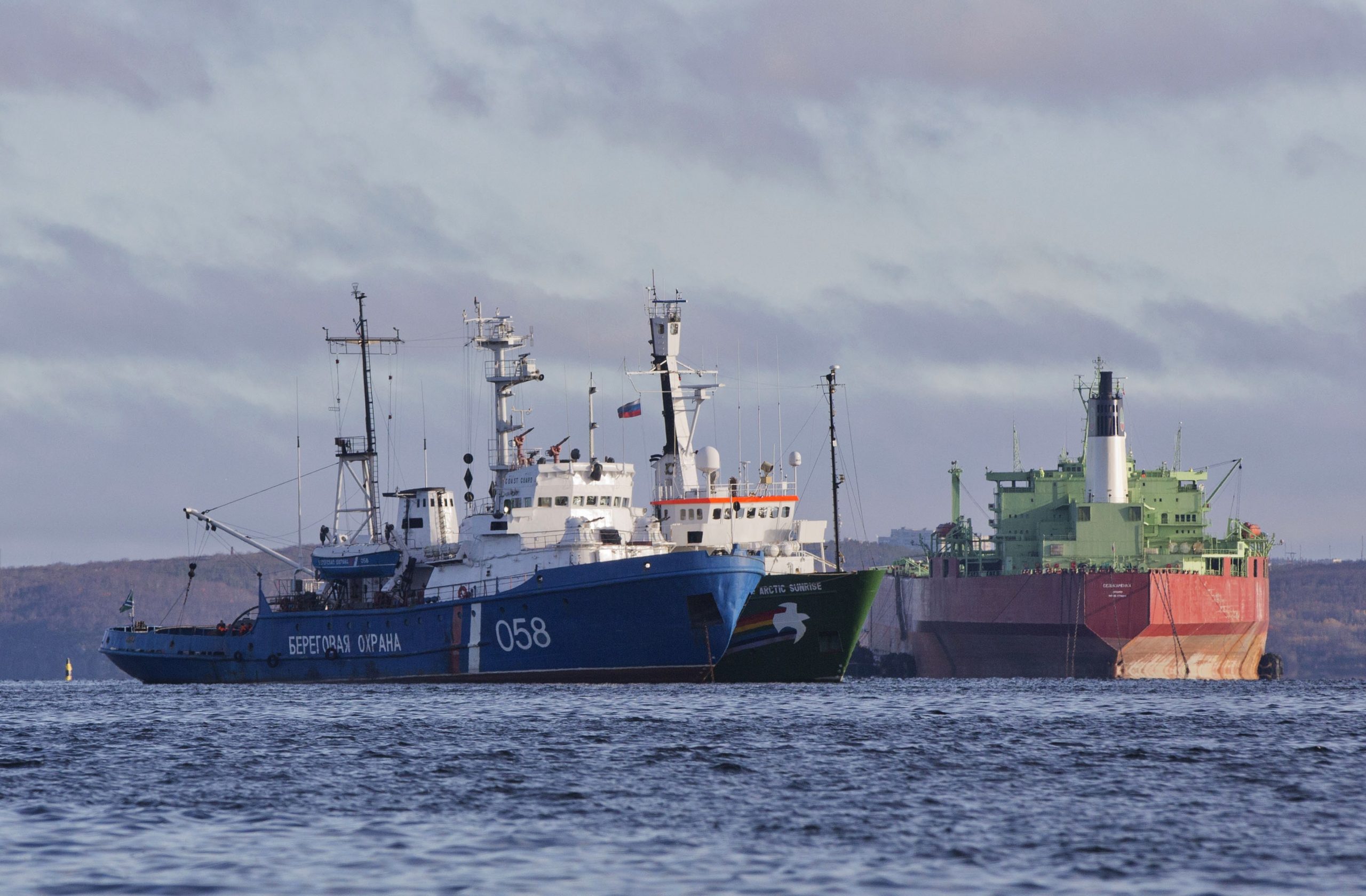 Greenpeace bitten by a co-founder and the Russian bear