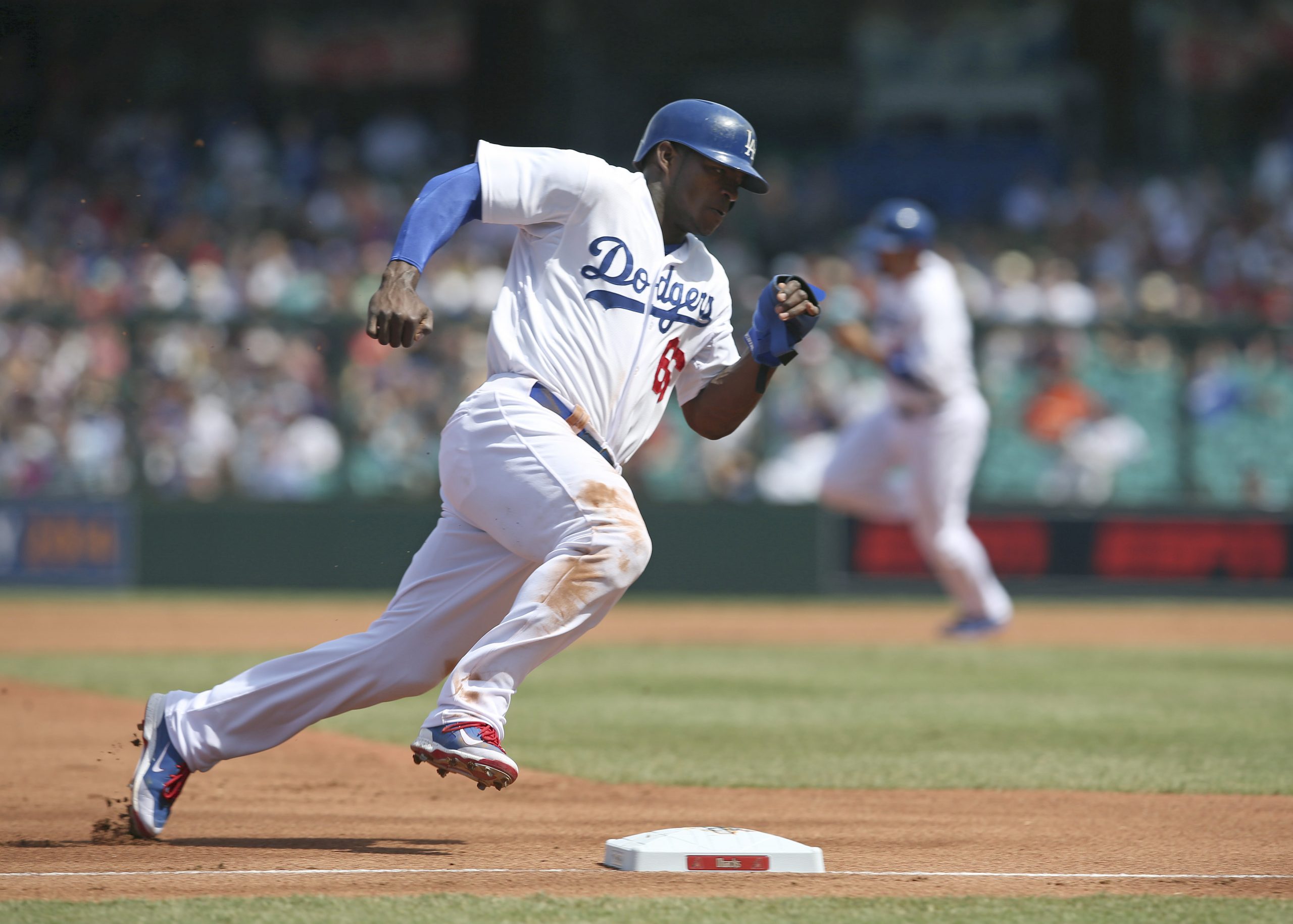 Dodgers beat Diamondbacks 7-5, win both Down Under