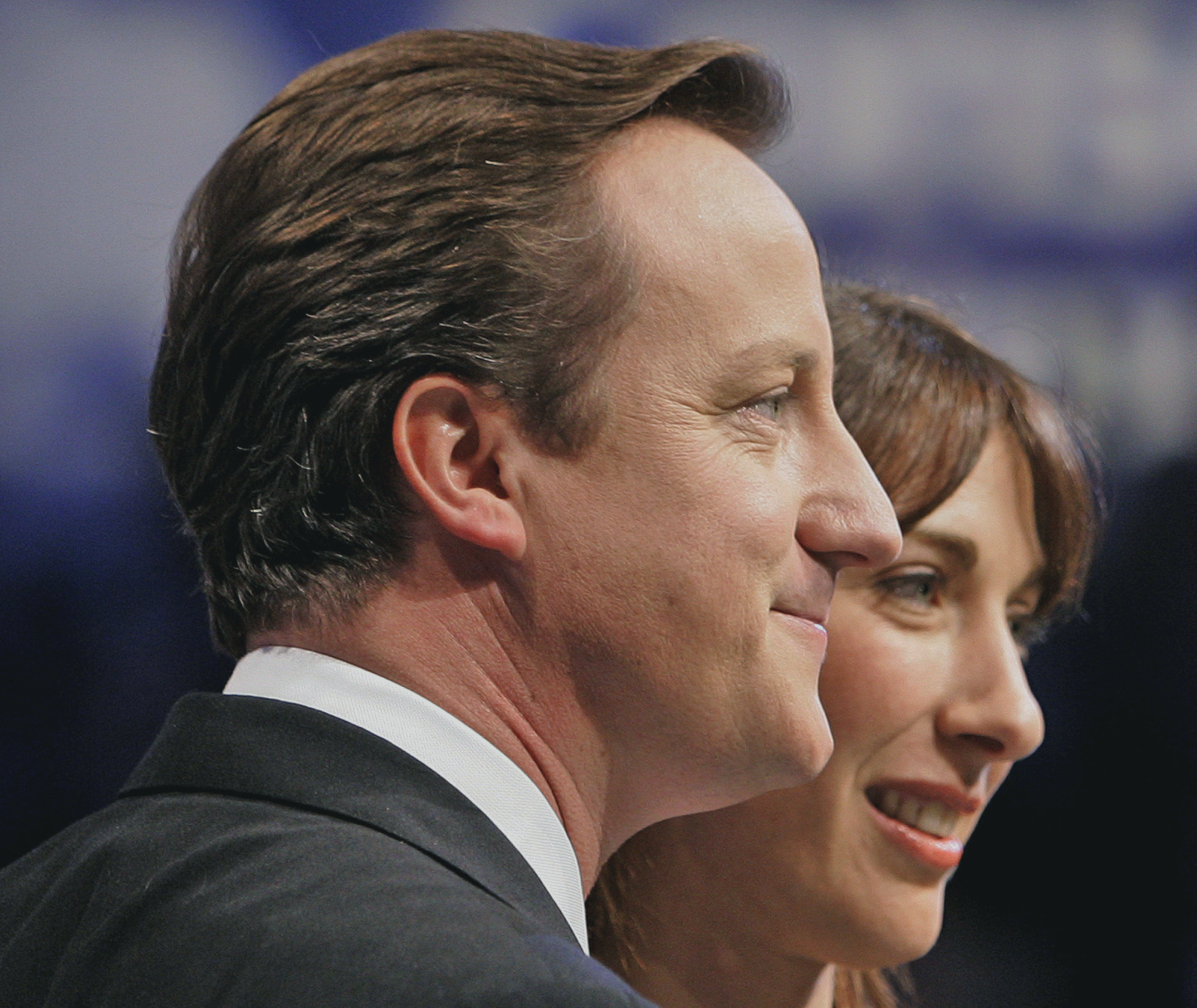 Whoops! UK PM leaves 8-year-old daughter in pub