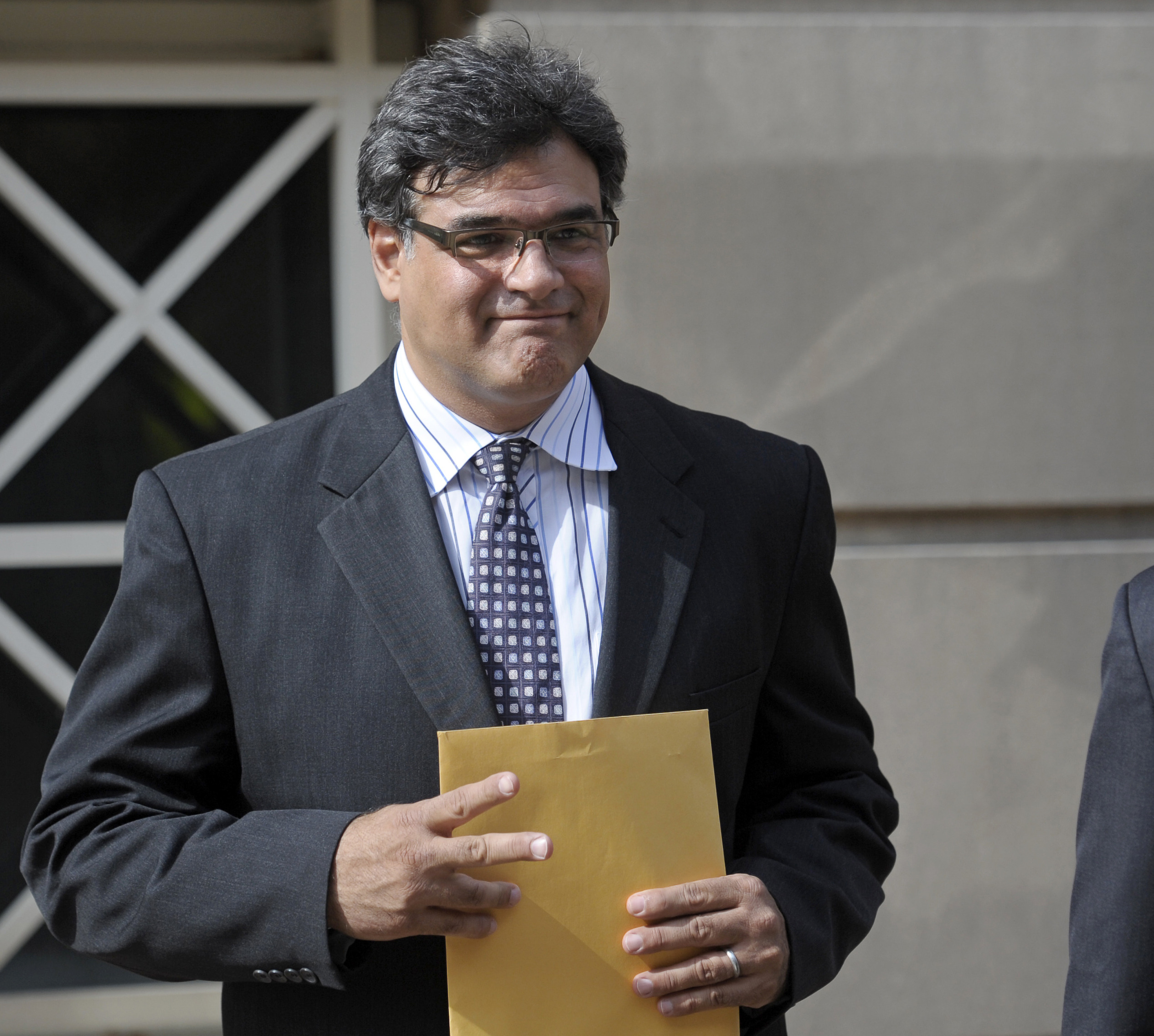 Ex-CIA officer sentenced for leaking information