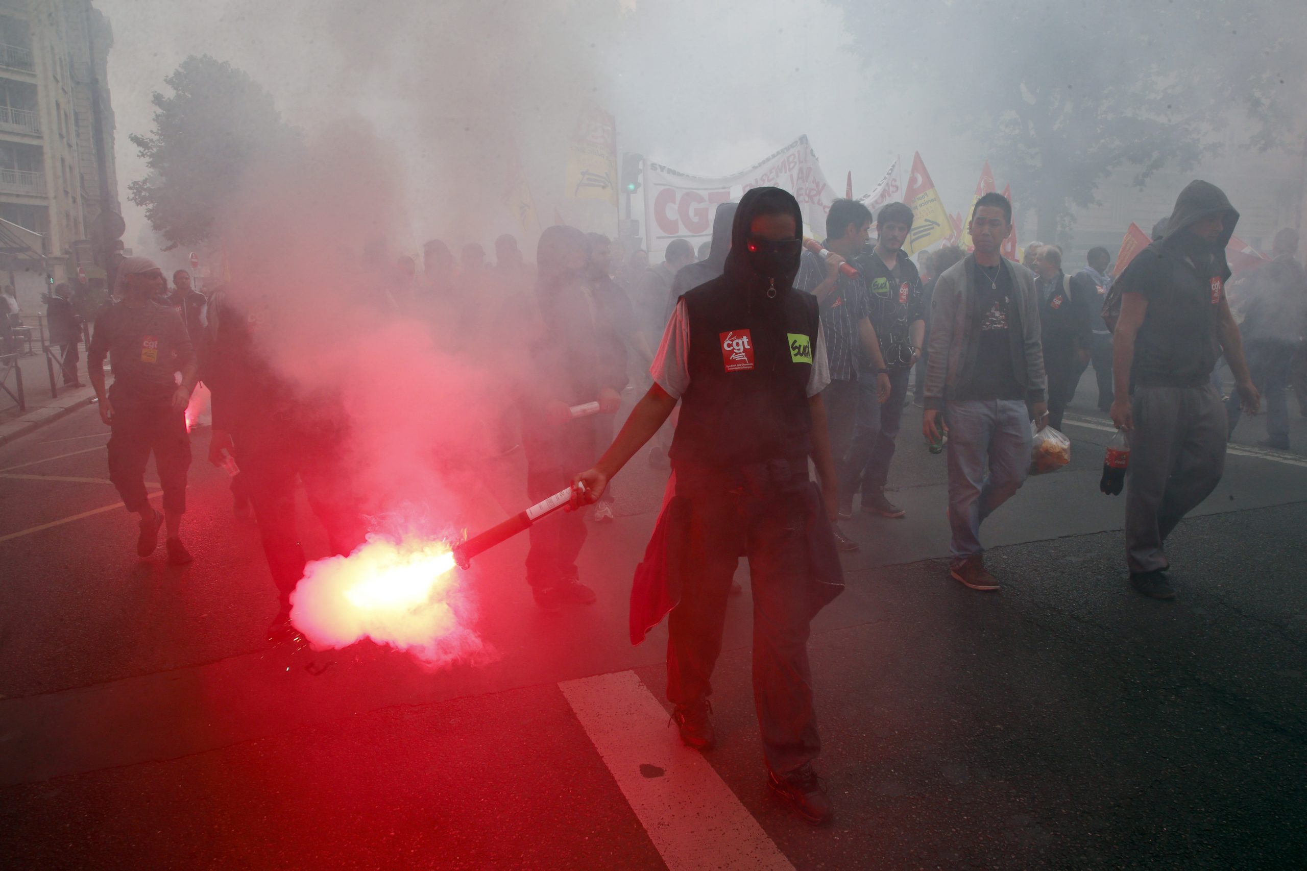 French train workers protest rail reform