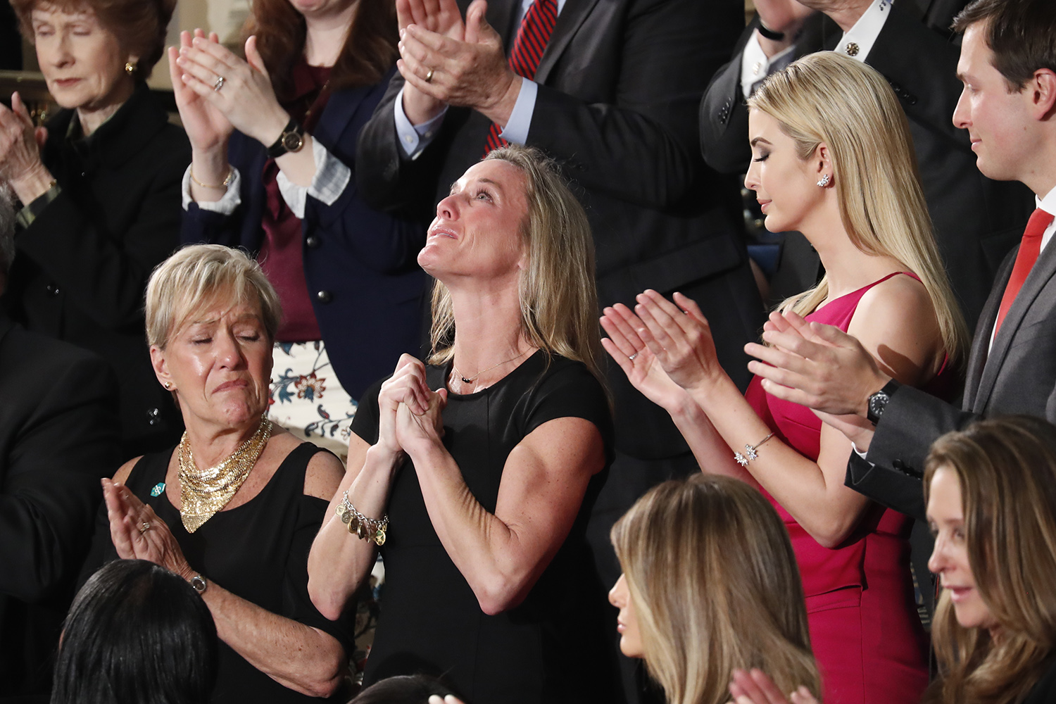 Watch: Wife of Navy SEAL Ryan Owens applauded for more than 2 minutes during Trump speech