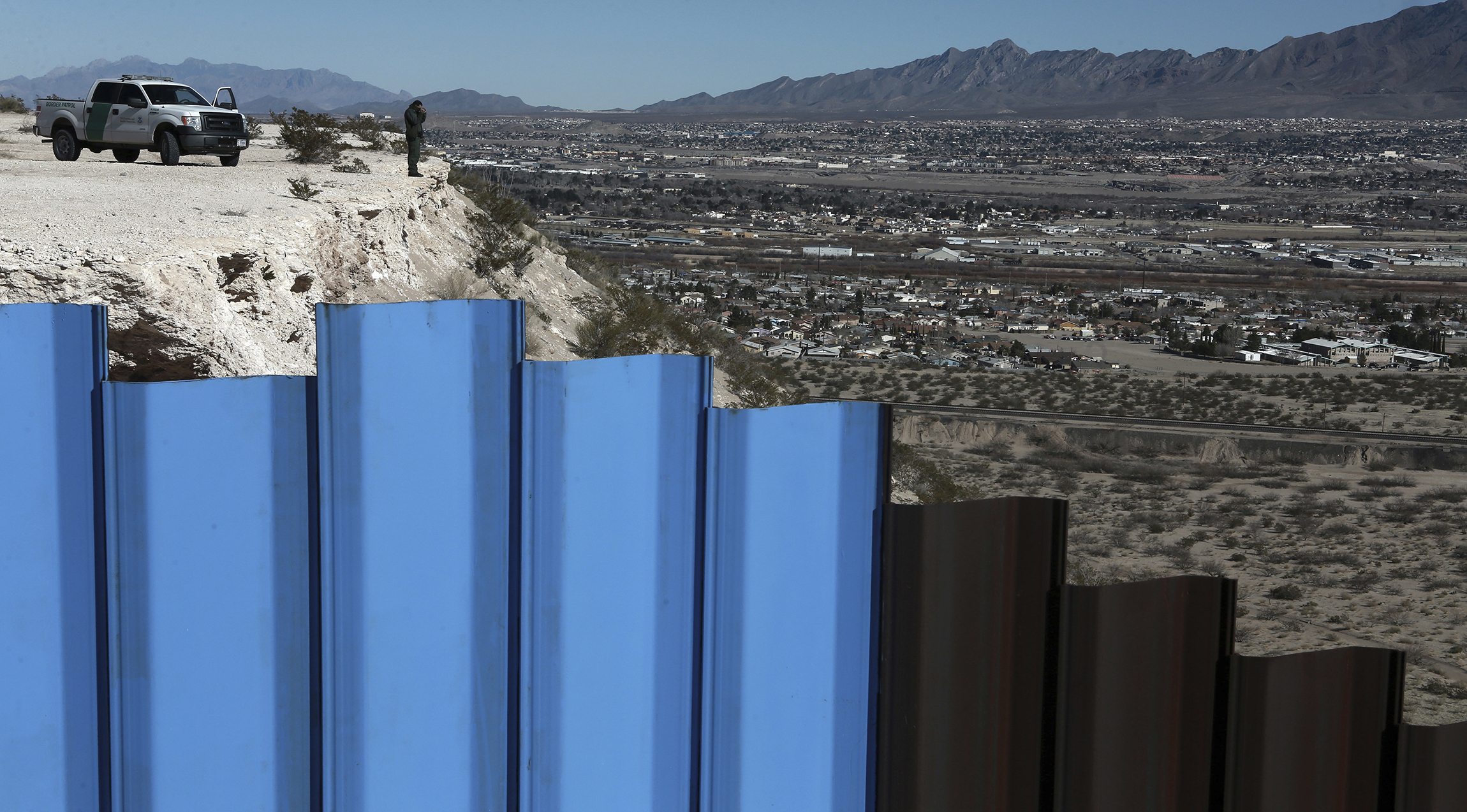 Congress to take up bill to pay for Mexico border wall
