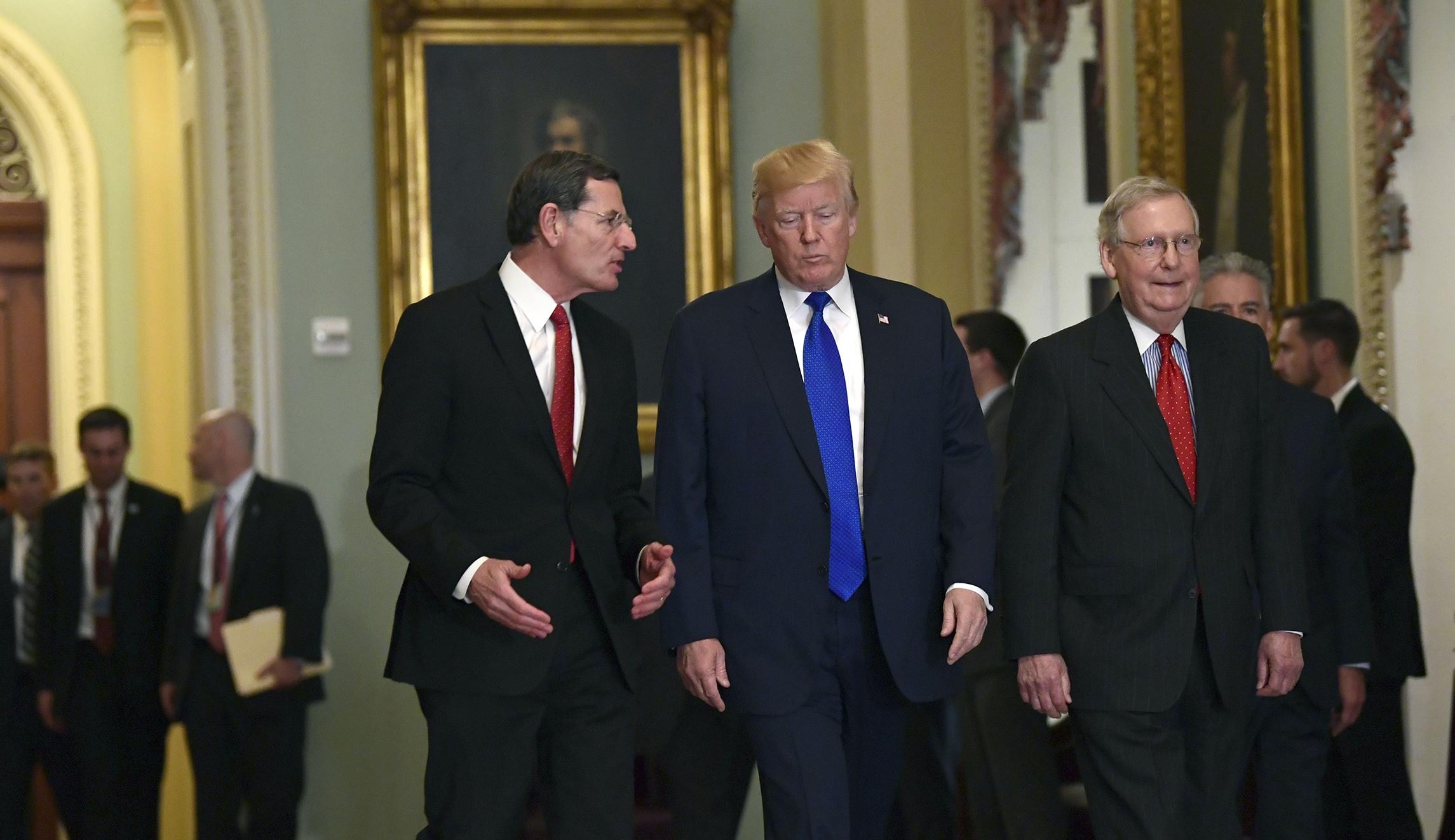 Trump tells senators he supports Obamacare stabilization deal