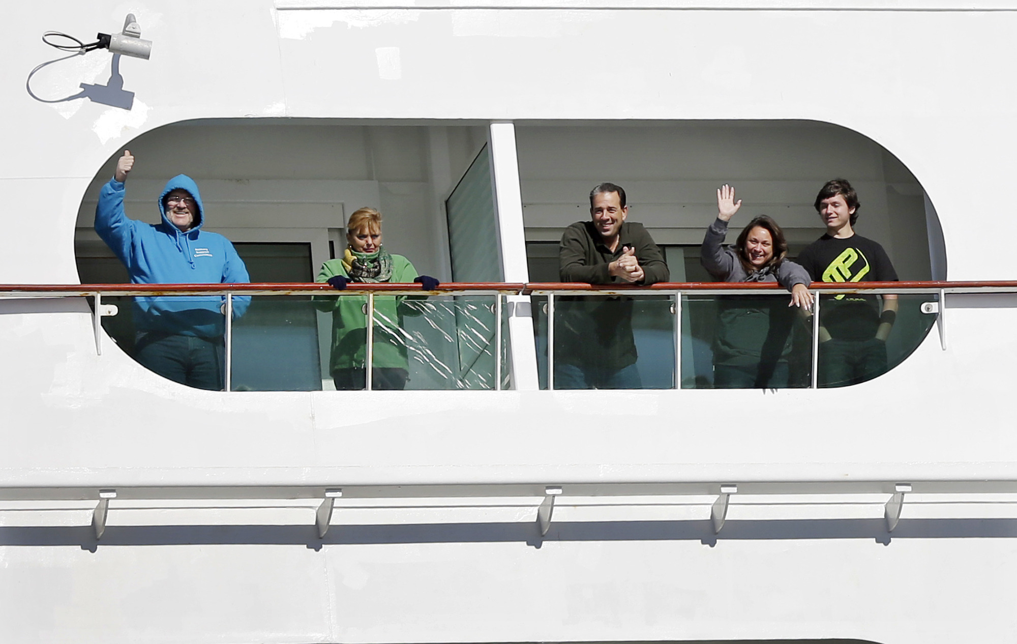 Cruise ship passengers recall days of misery