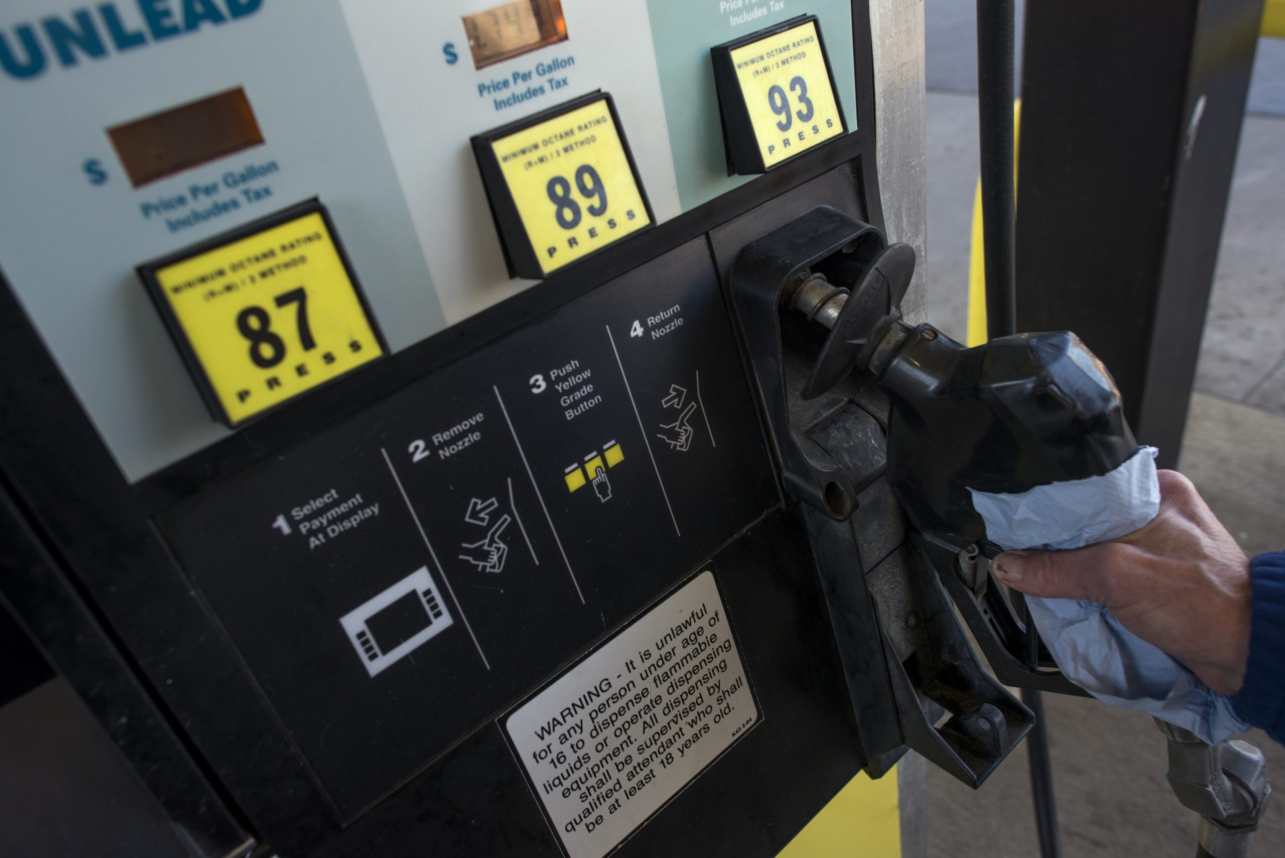 Gas stations coming up empty following pipeline hacking