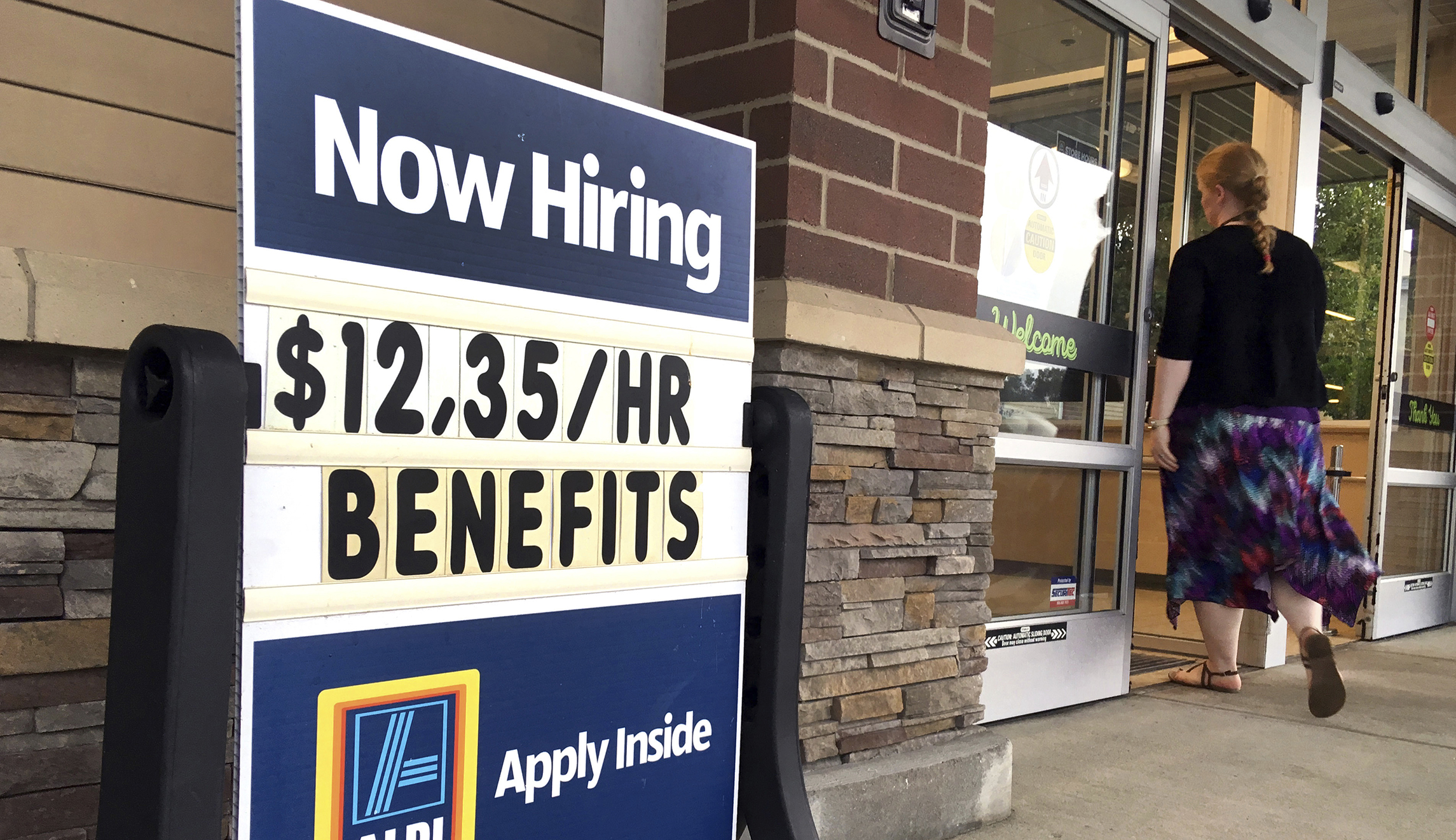 New jobless claims fall to post-pandemic low of 360,000