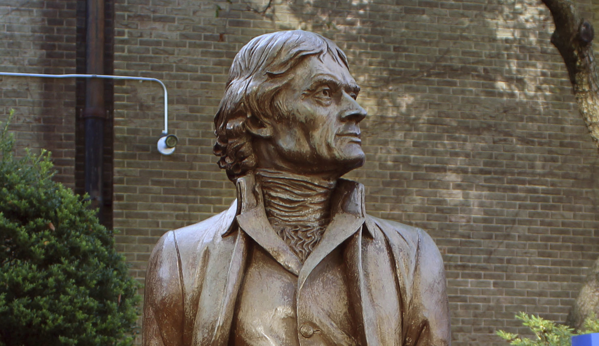 Students beclown themselves fighting Thomas Jefferson and veterans