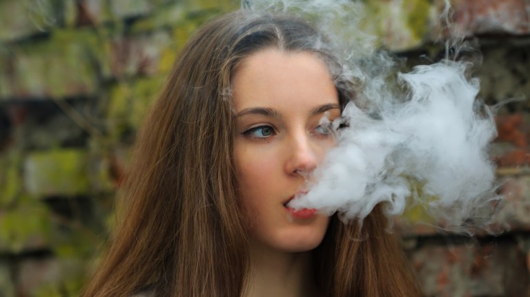 Vaping among US teenagers drops roughly 40% during pandemic