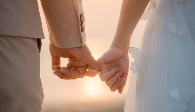 Couples who share bank accounts report fewer financial problems: Study