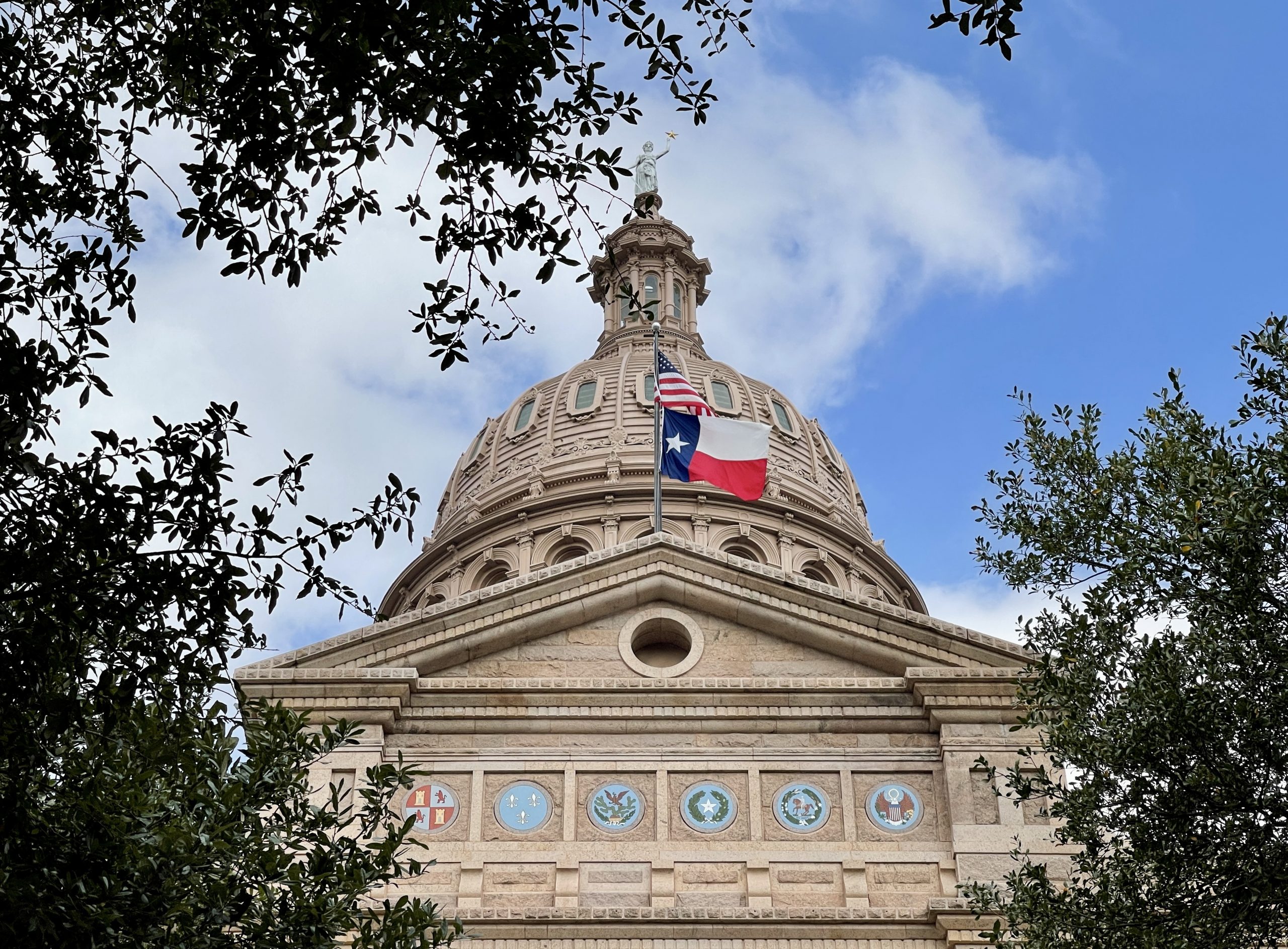 Texas county attorney leaves Democratic Party for GOP over border crisis