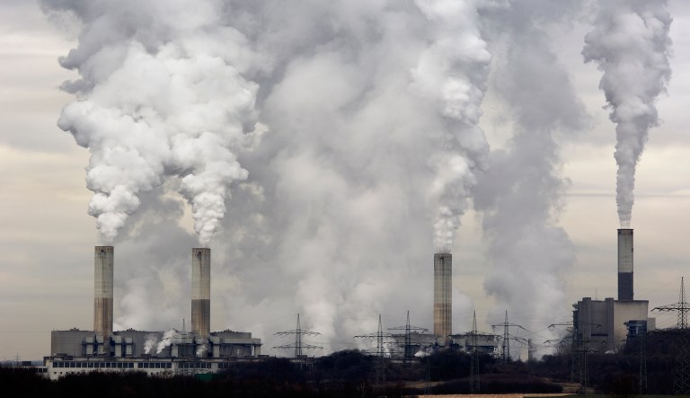 EPA plans to keep Obama-era ozone limits despite calls to strengthen regulations