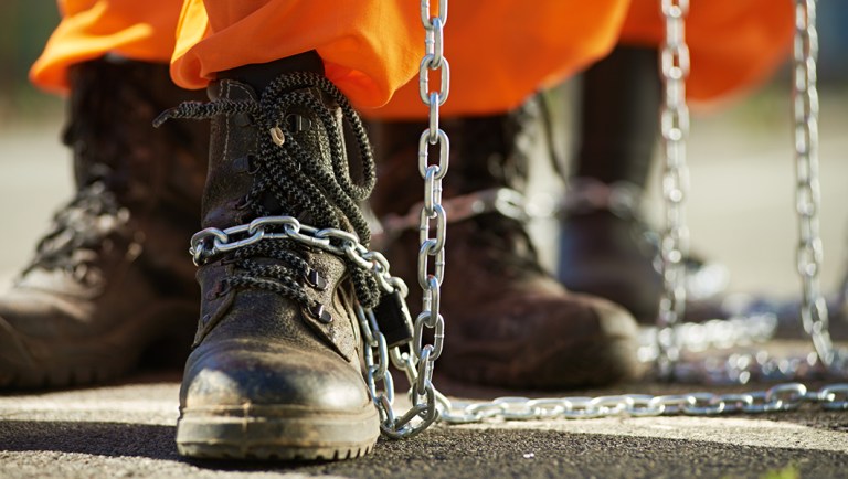 U.S. Marshals are searching for Andrew Kristovich, 38, who escaped prison in Oregon. 