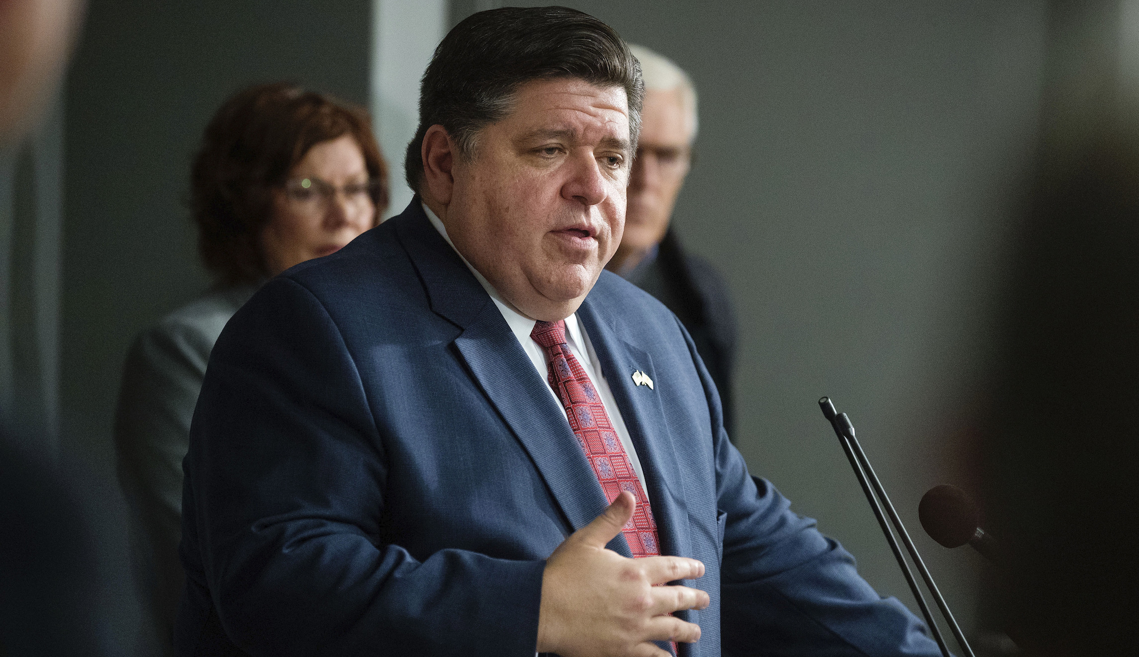 Pritzker signs measure subsidizing energy while closing coal plants