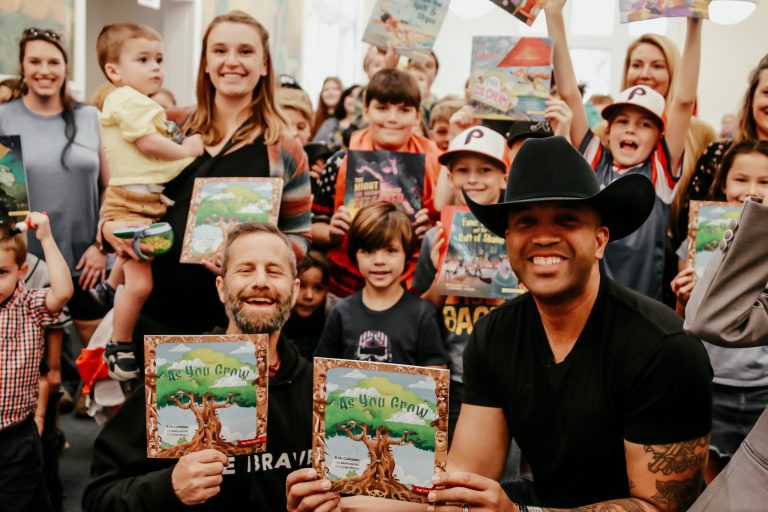 WATCH: Kirk Cameron and country singer Coffey Anderson sing national anthem with Georgia library crowd