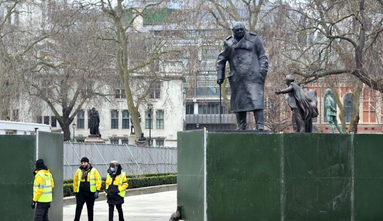 New COVID-19 strain breaks out of UK, vaccine rollout woes, and Perdue in quarantine