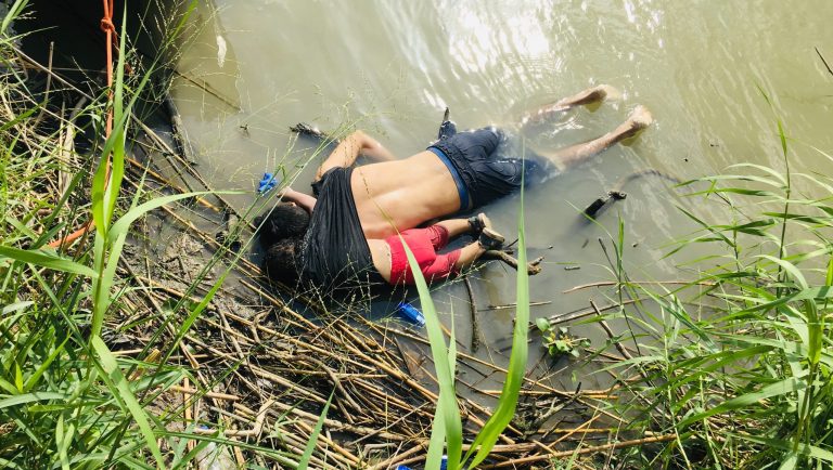 The bodies of Salvadoran migrant Oscar Alberto MartÃ­nez RamÃ­rez and his nearly 2-year-old daughter, Valeria, lie on the bank of the Rio Grande.