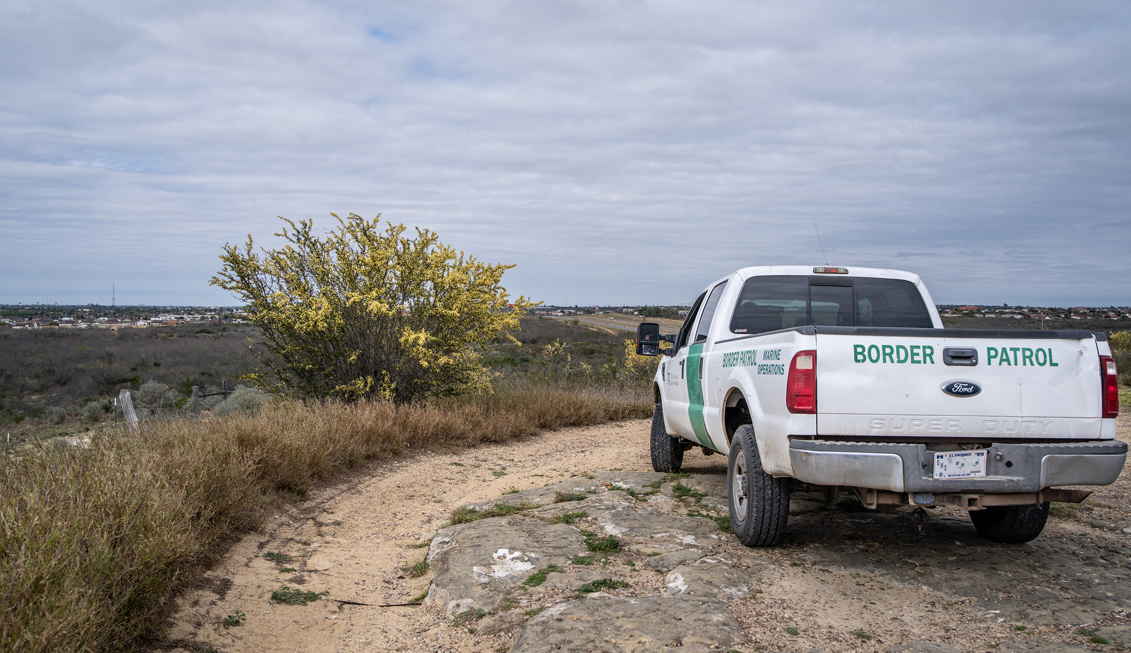 Border Patrol agent shot ahead of Biden border visit to El Paso