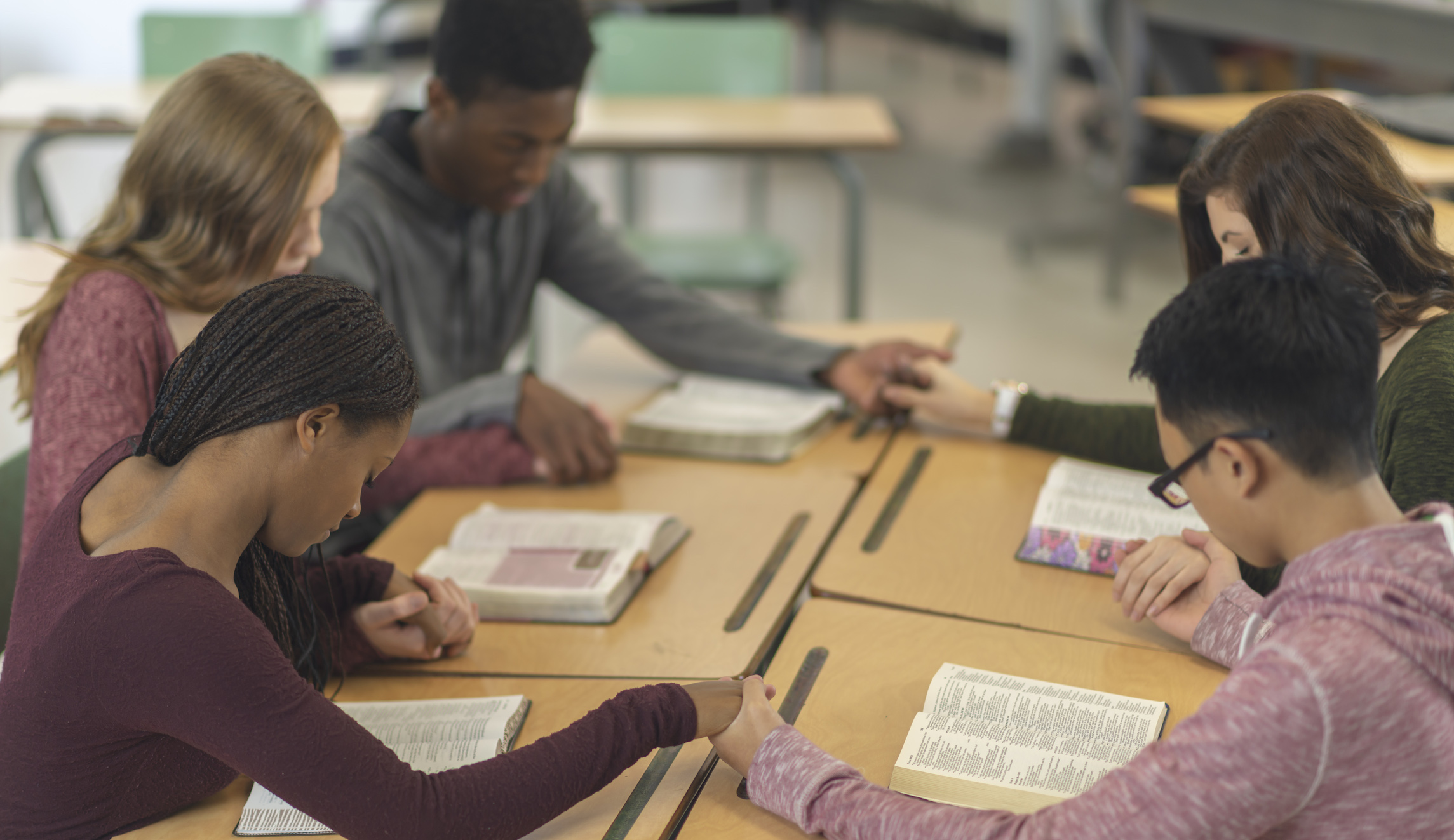 Florida lawmakers consider legislation protecting school prayer