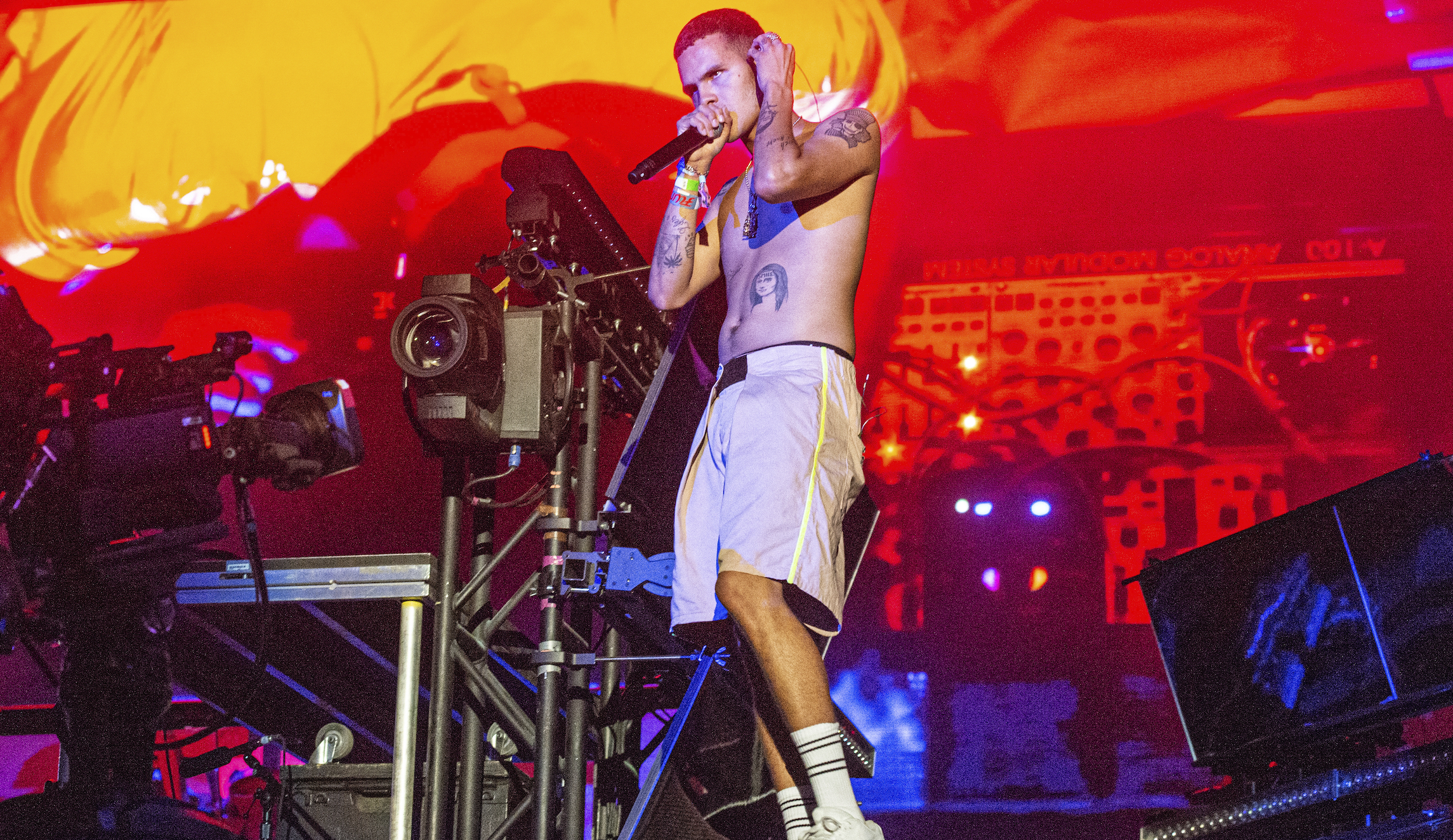 British rapper mocks Boris Johnson with severed head during live performance