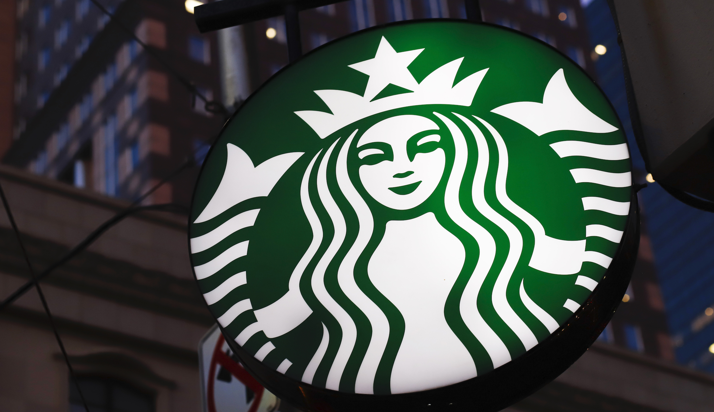 Starbucks learns that anti-white discrimination doesn’t pay
