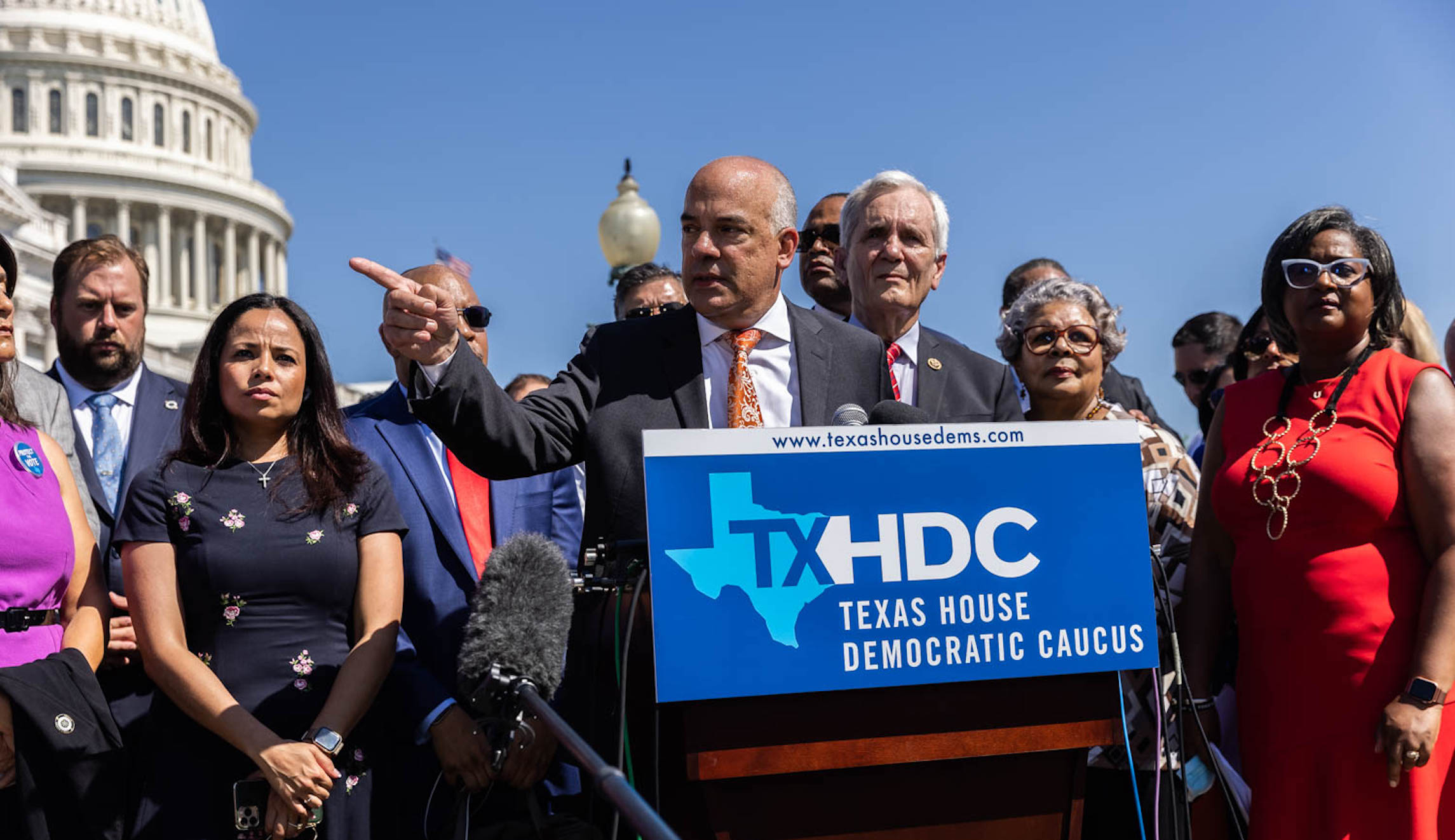 Judge issues order blocking arrests of Texas Democrats returning from DC