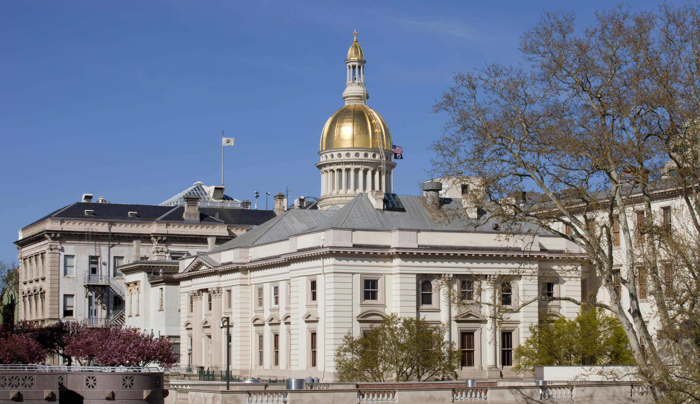 New Jersey committee advances bill to codify energy goals