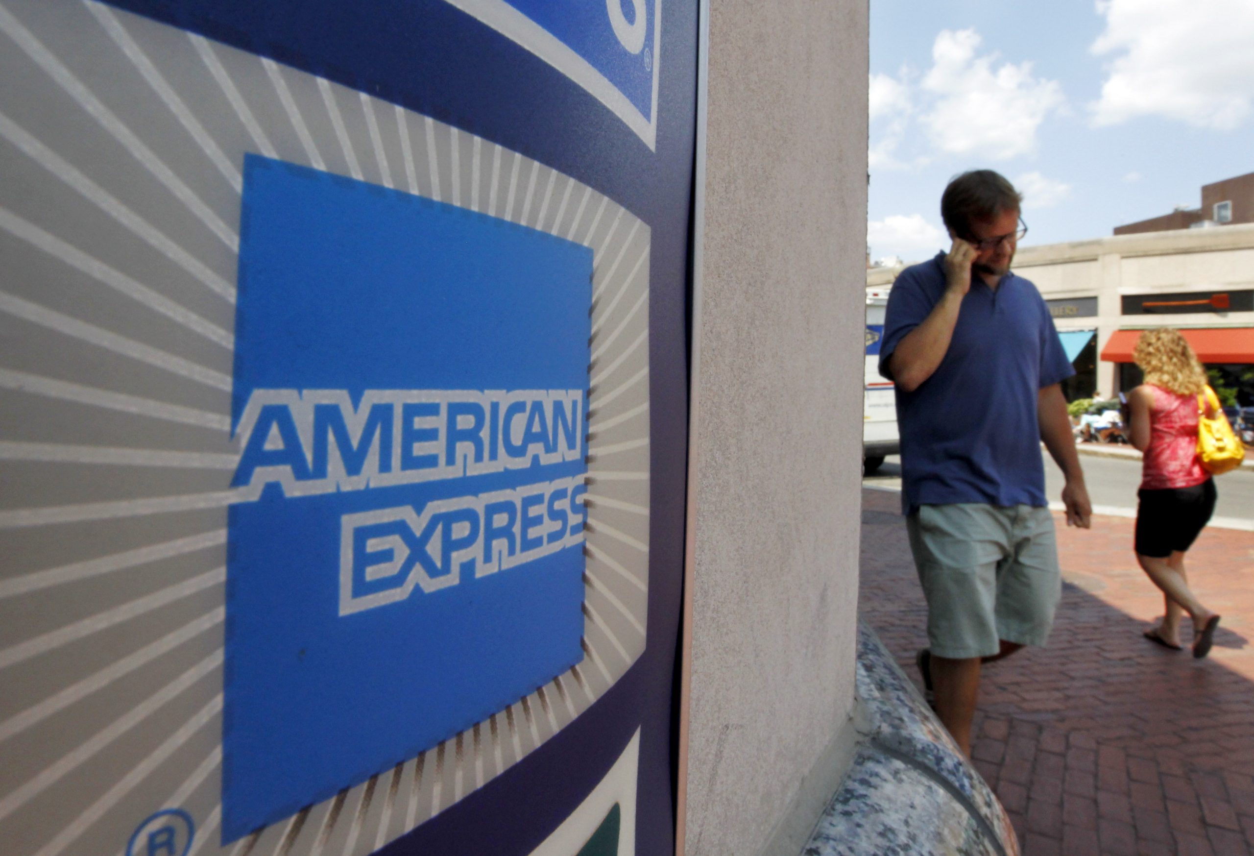 American Express 2Q profit rises 9 percent