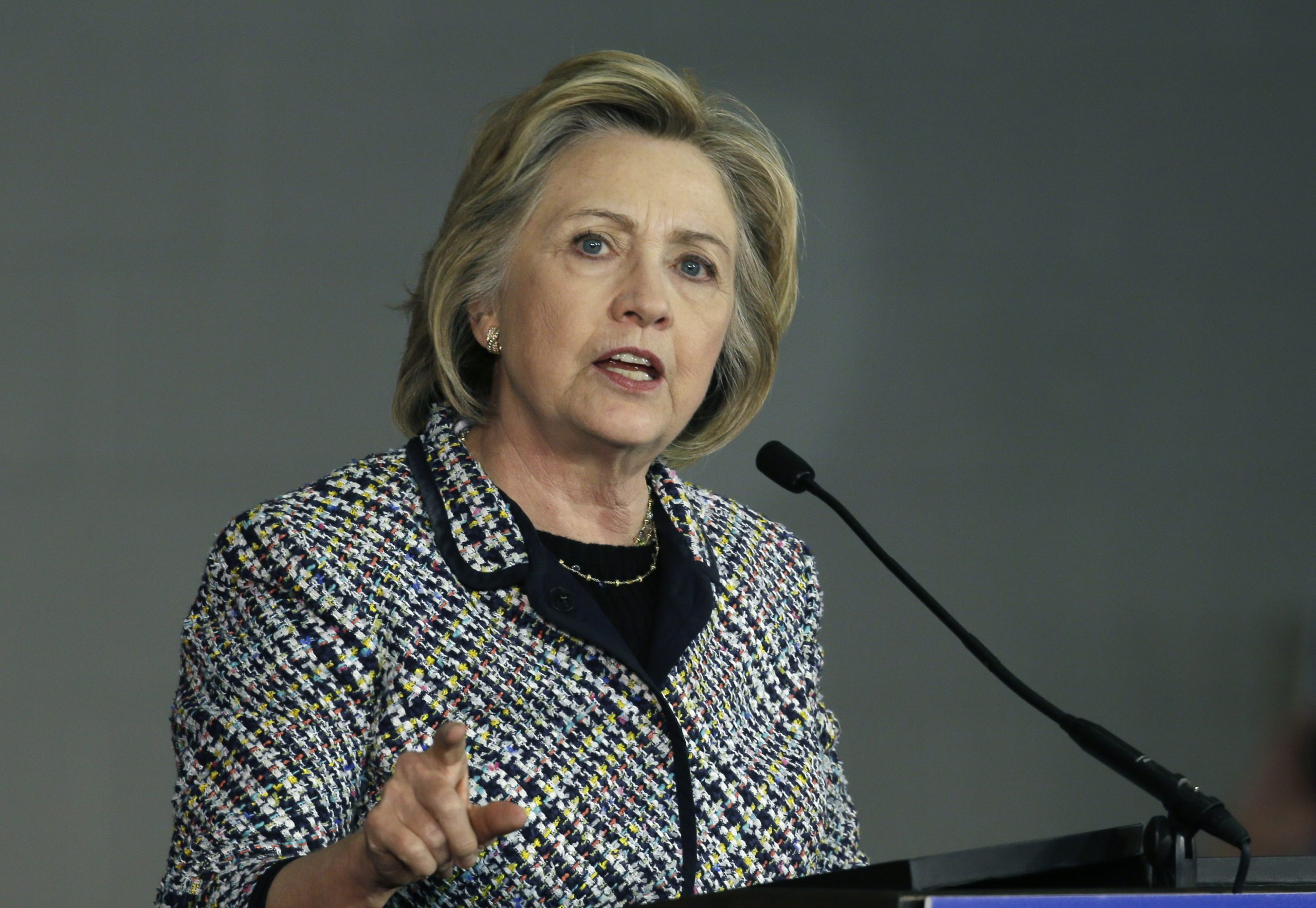 Hillary Clinton calls on GOP to denounce Trump on Muslim tracking