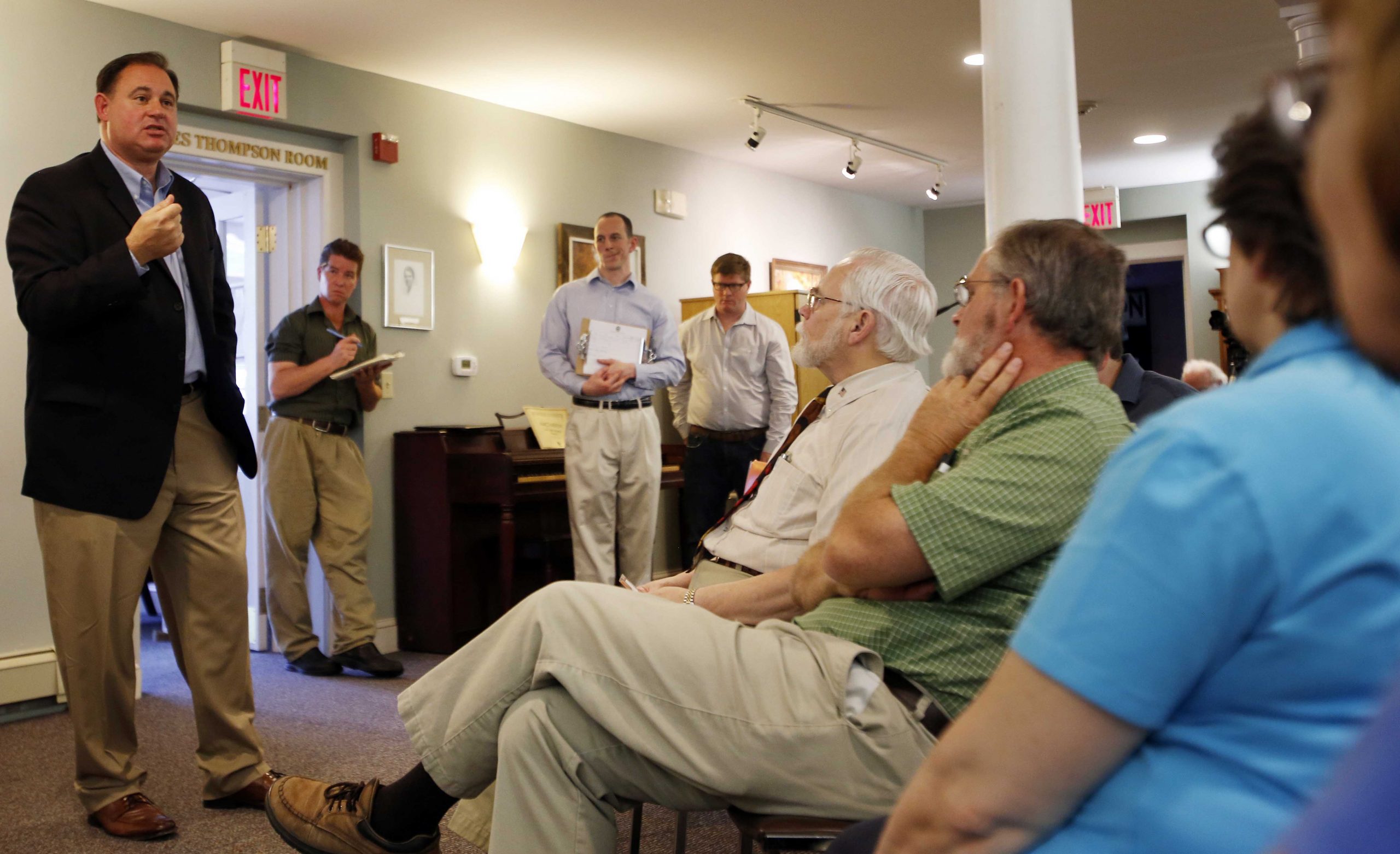 Lawmakers introduce bill to force spending cuts