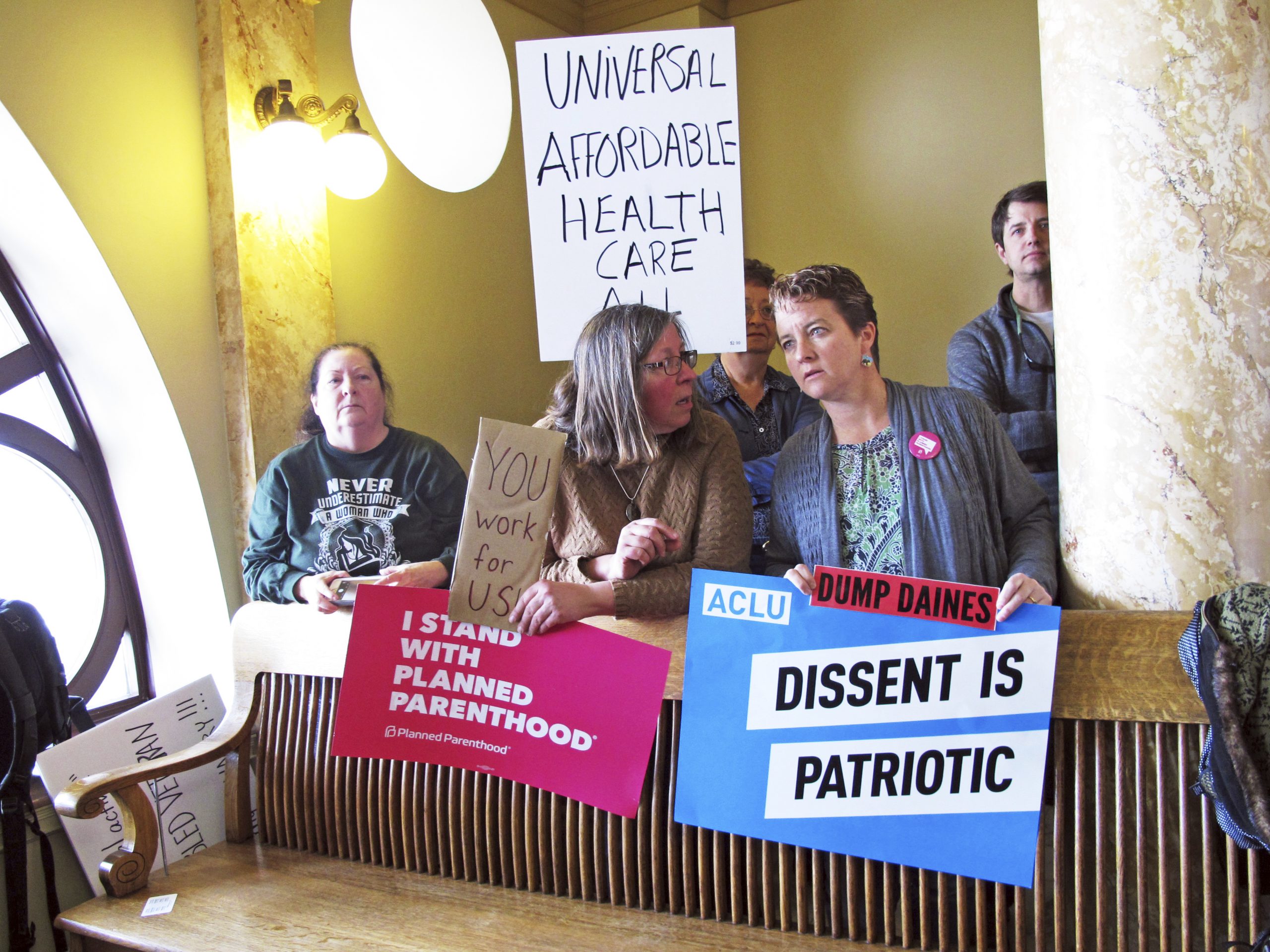 Republicans turn to the telephone to avoid hostile crowds