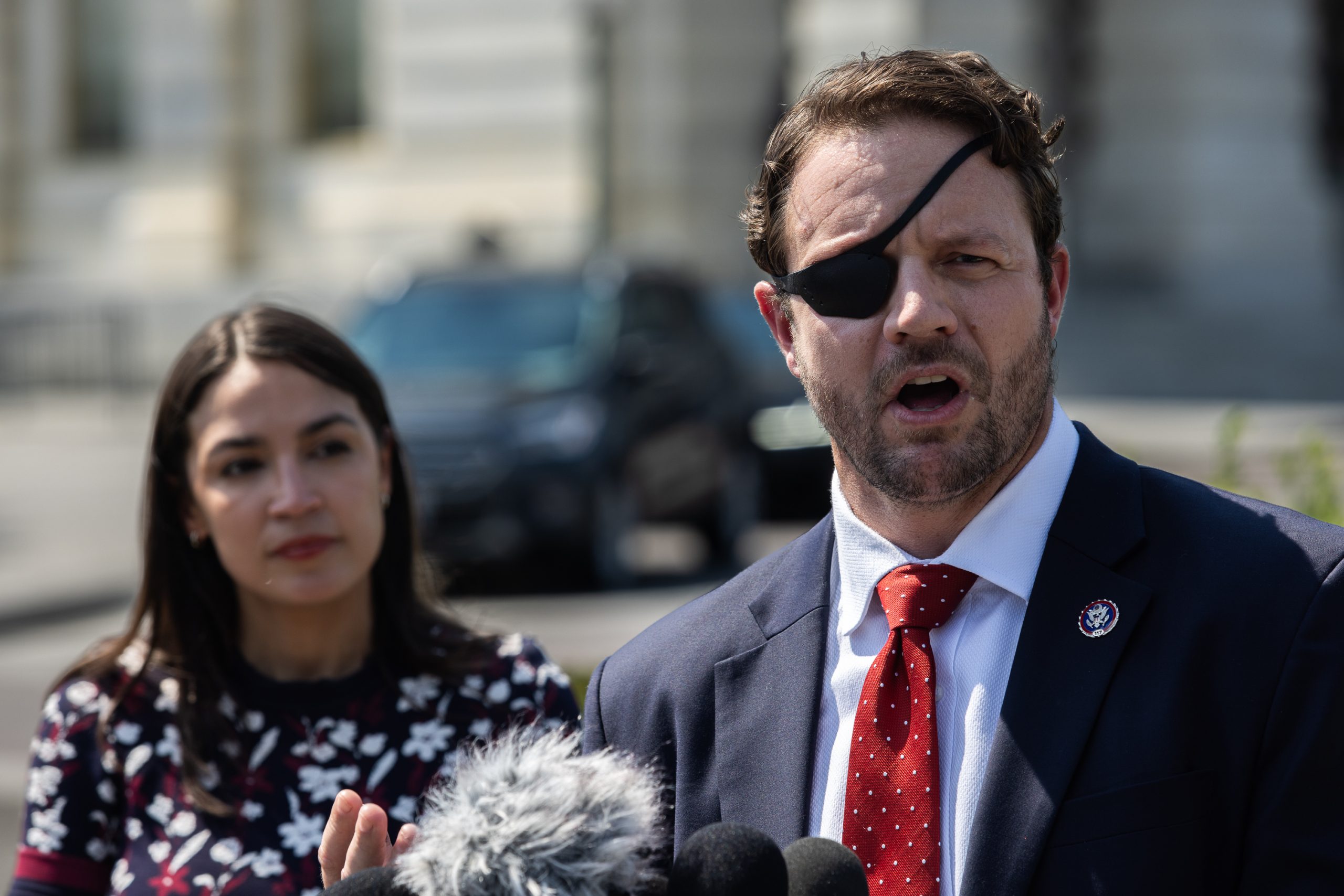 Rep. Alexandria Ocasio-Cortez (D-NY) accompanied Rep. Dan Crenshaw (R-TX) for a press conference about psychedelics in the National Defense Authorization Act (NDAA). Crenshaw and Ocasio-Cortez expressed bipartisan support for expanding psychedelic research studies to active-duty military. 