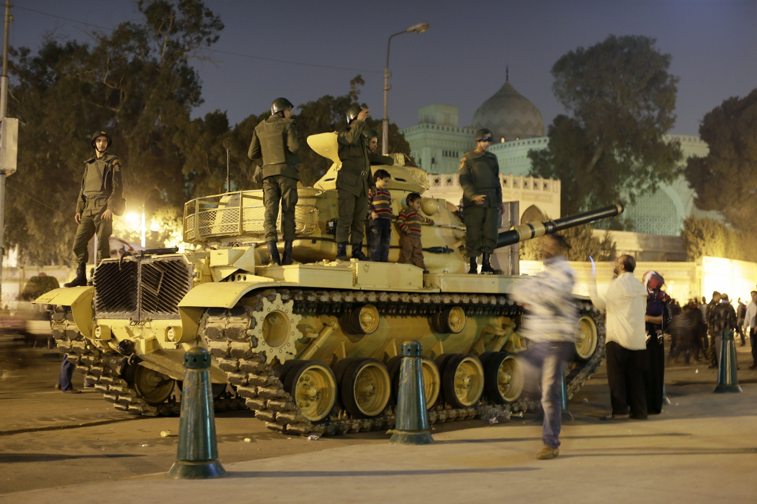 Egypt panel recommends referendum be held on time