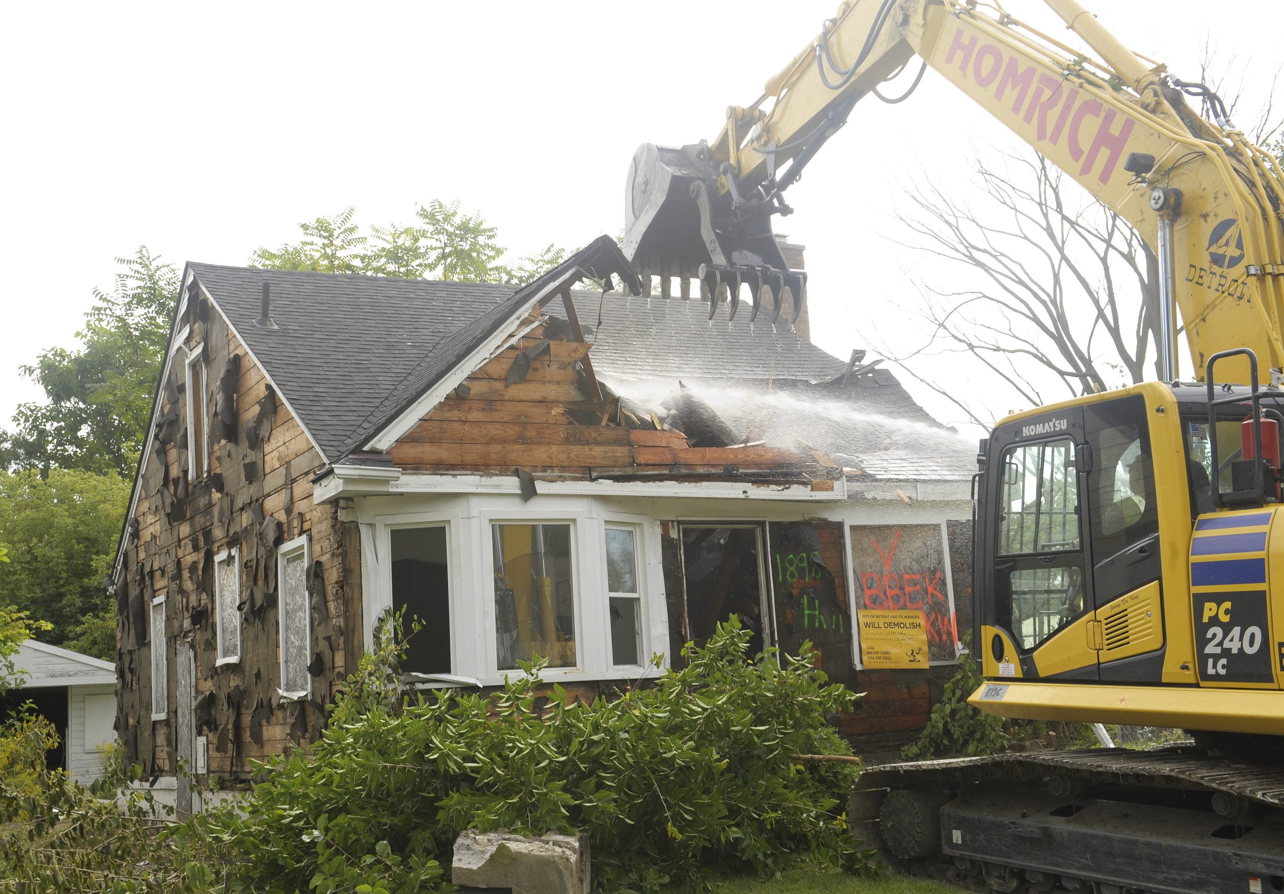 Detroit works to curb demolition health issues