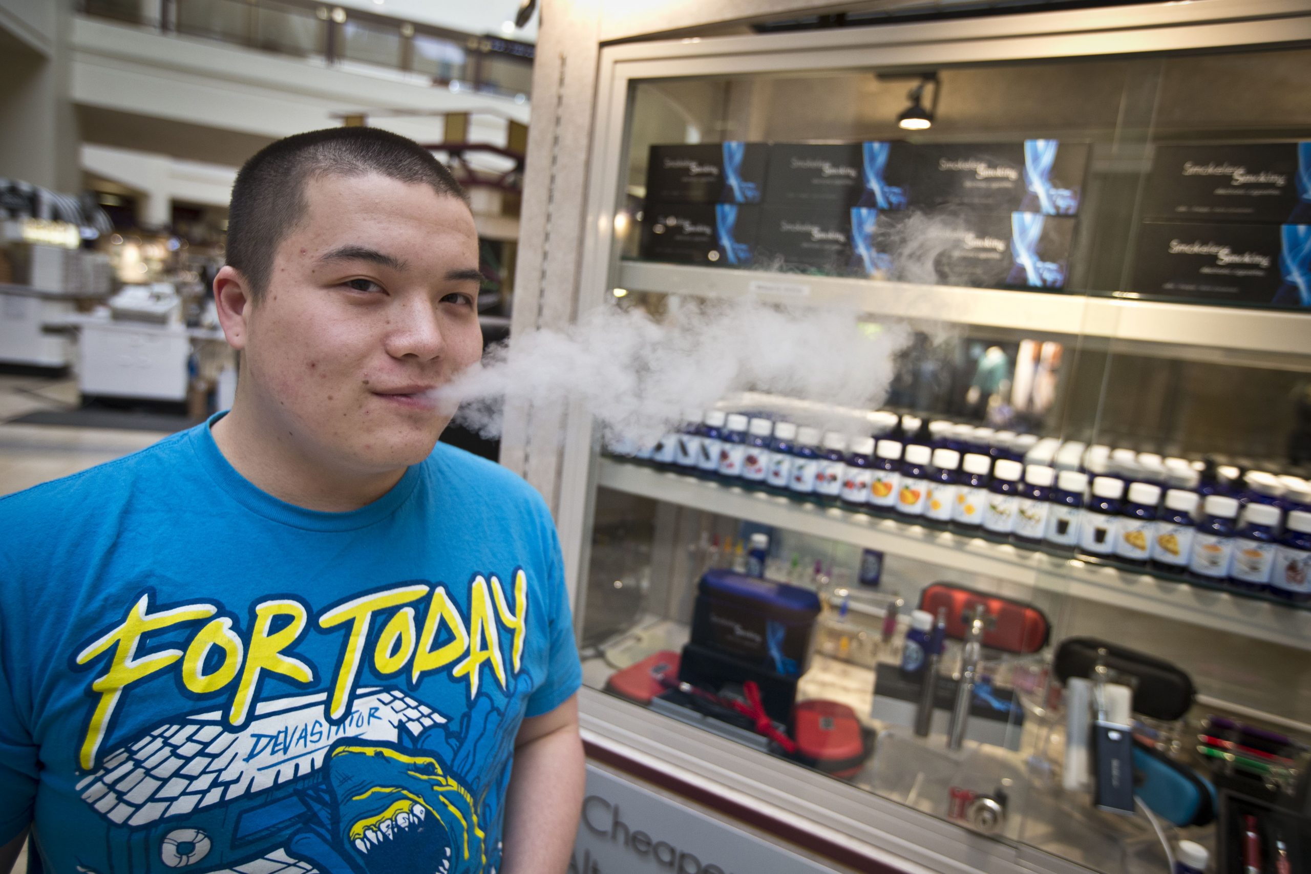 Lawmakers move to impose regulations on e-cigs