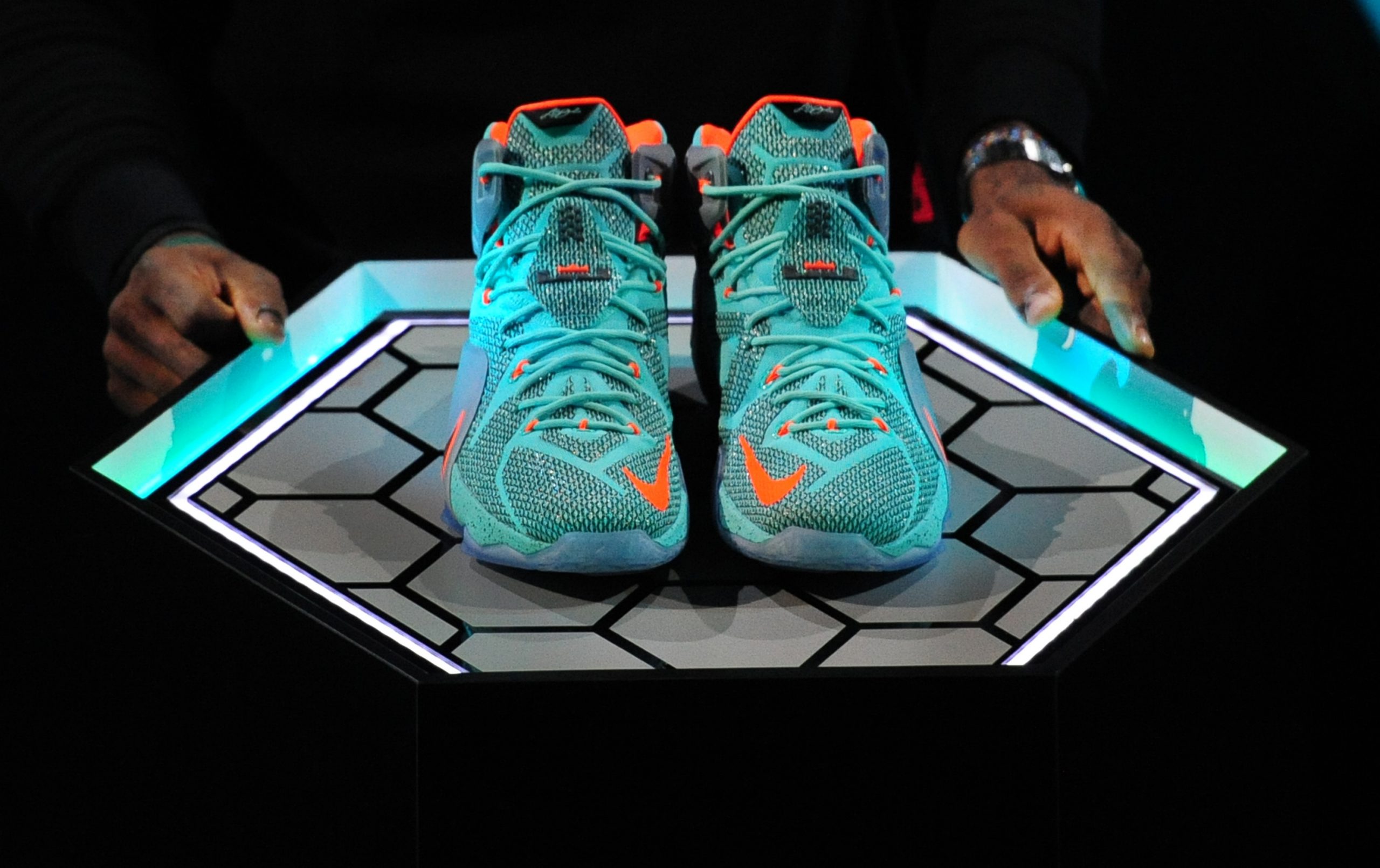 James unveils new shoe before restart with Cavs