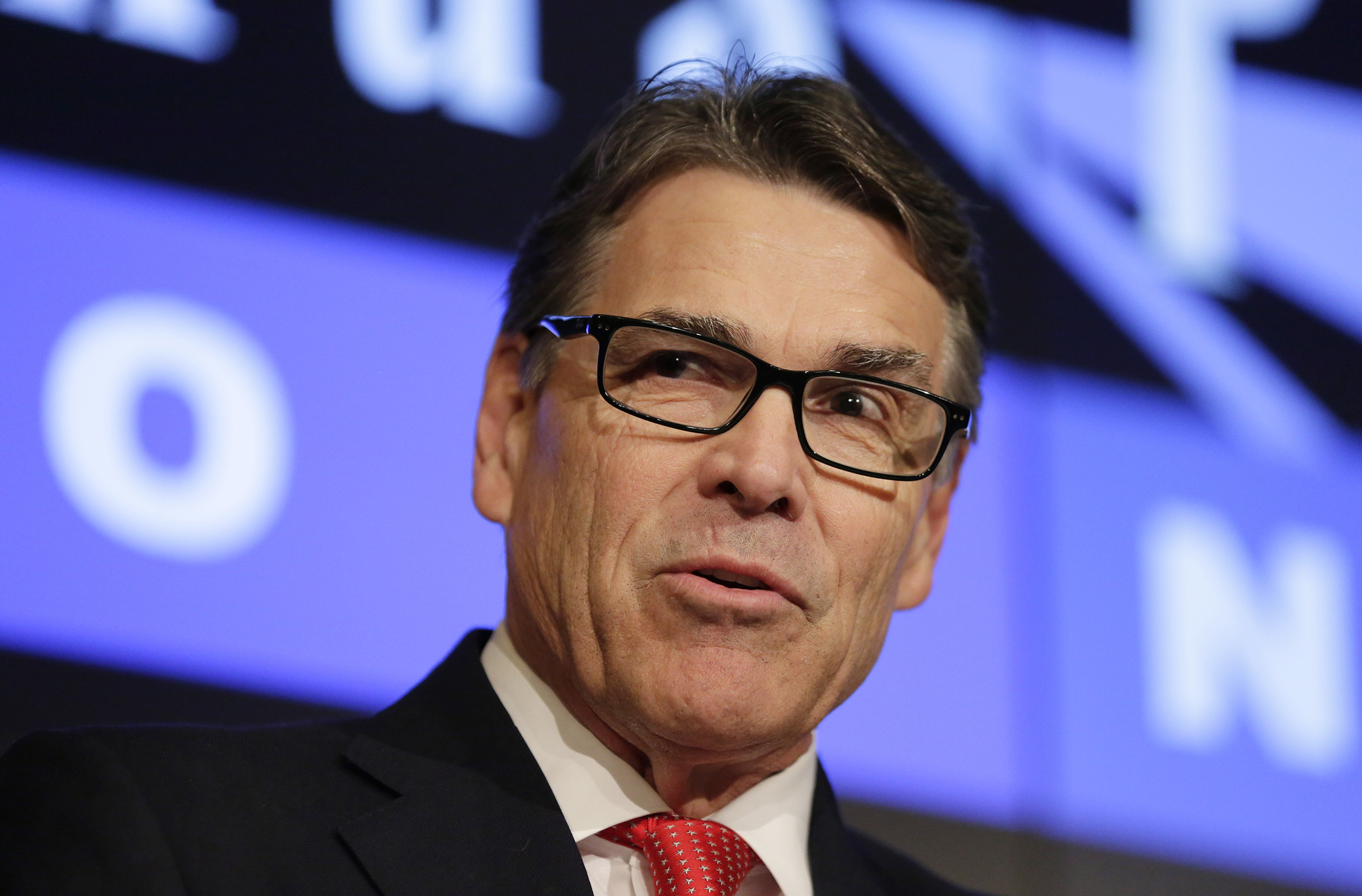 Perry slams Dems for using Khan to attack Trump