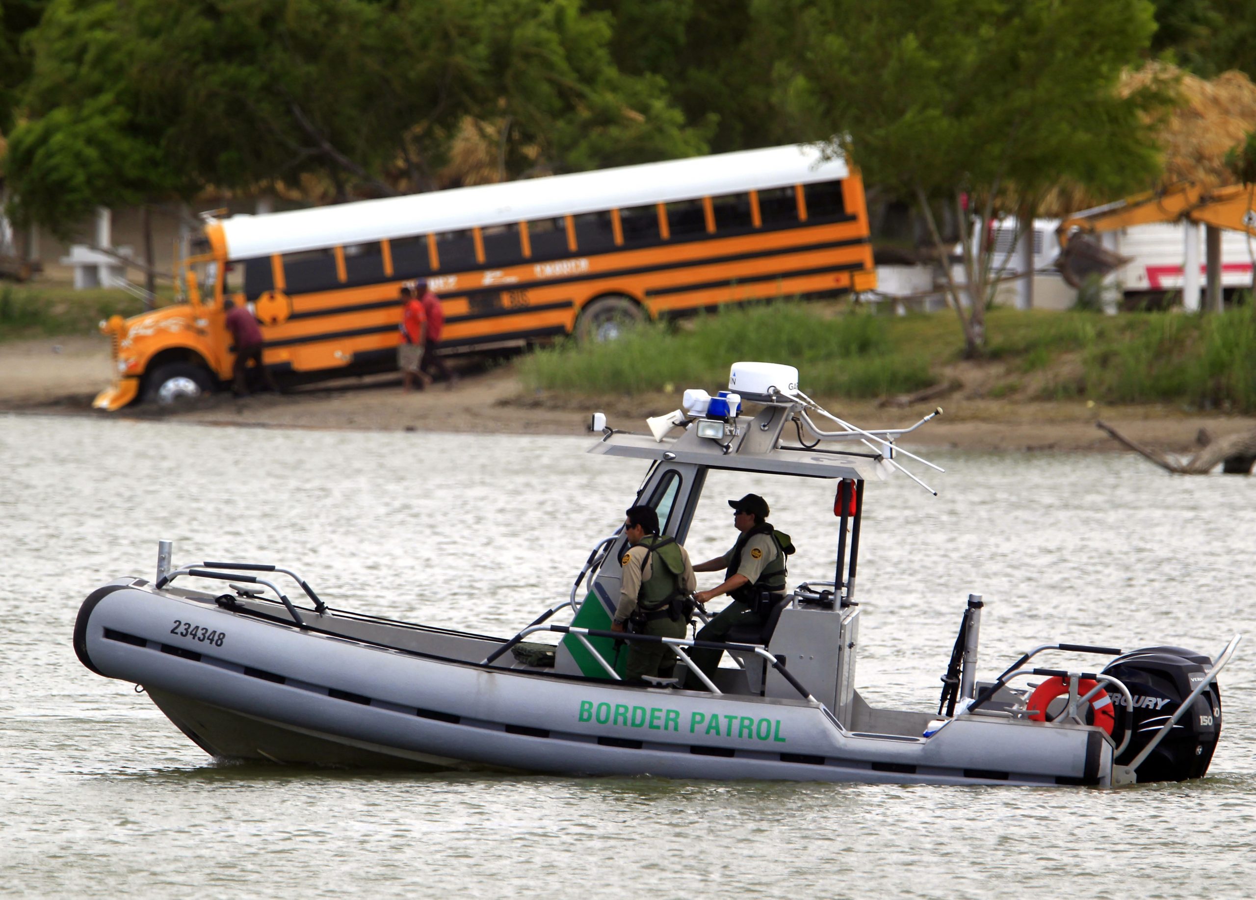 Rocks thrown at US border agents