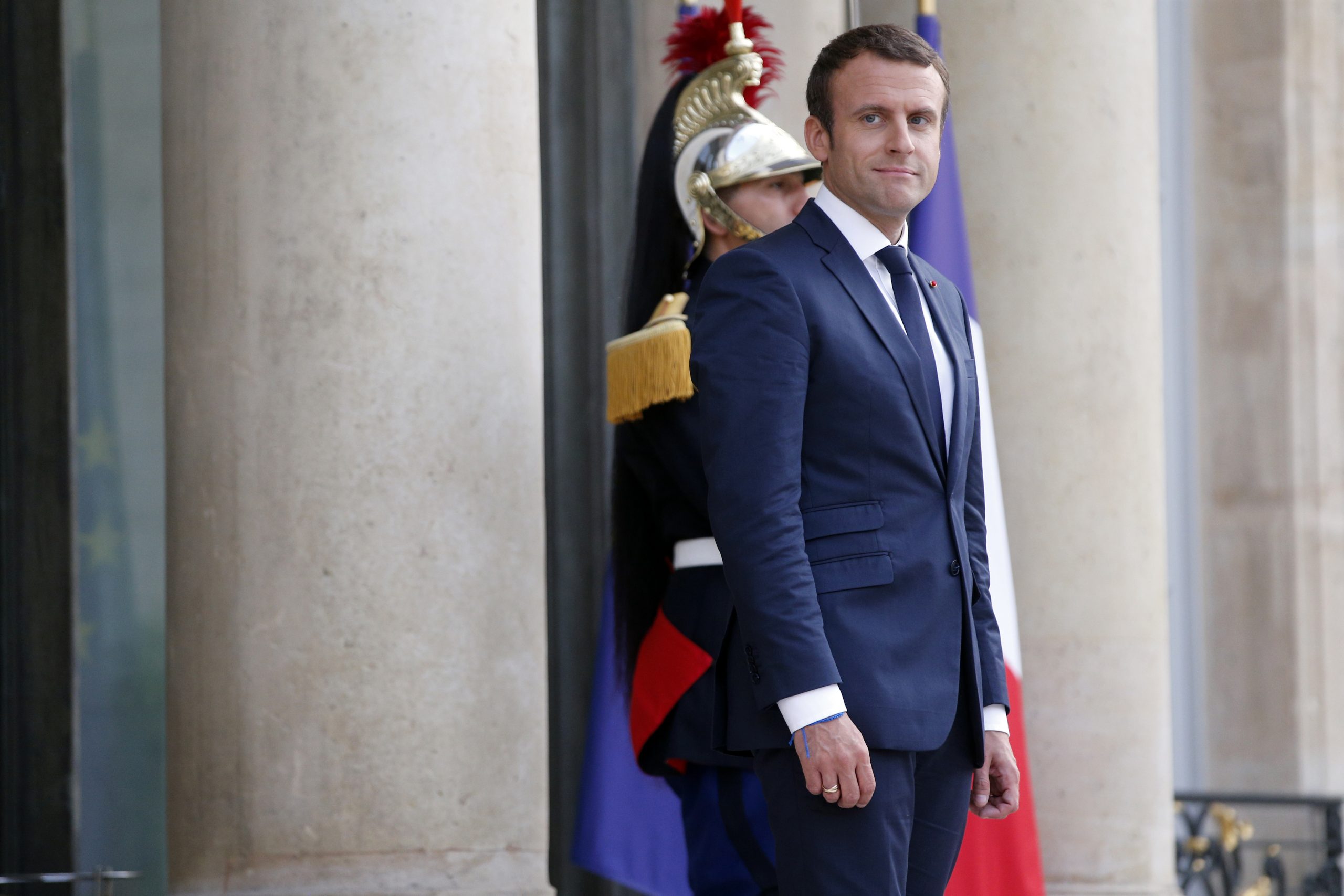 France to end sales of gas and diesel cars by 2040