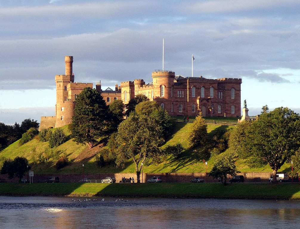 1006px-Inverness_Castle_and_River_Ness_Inverness_Scotland_-_conner395.jpg