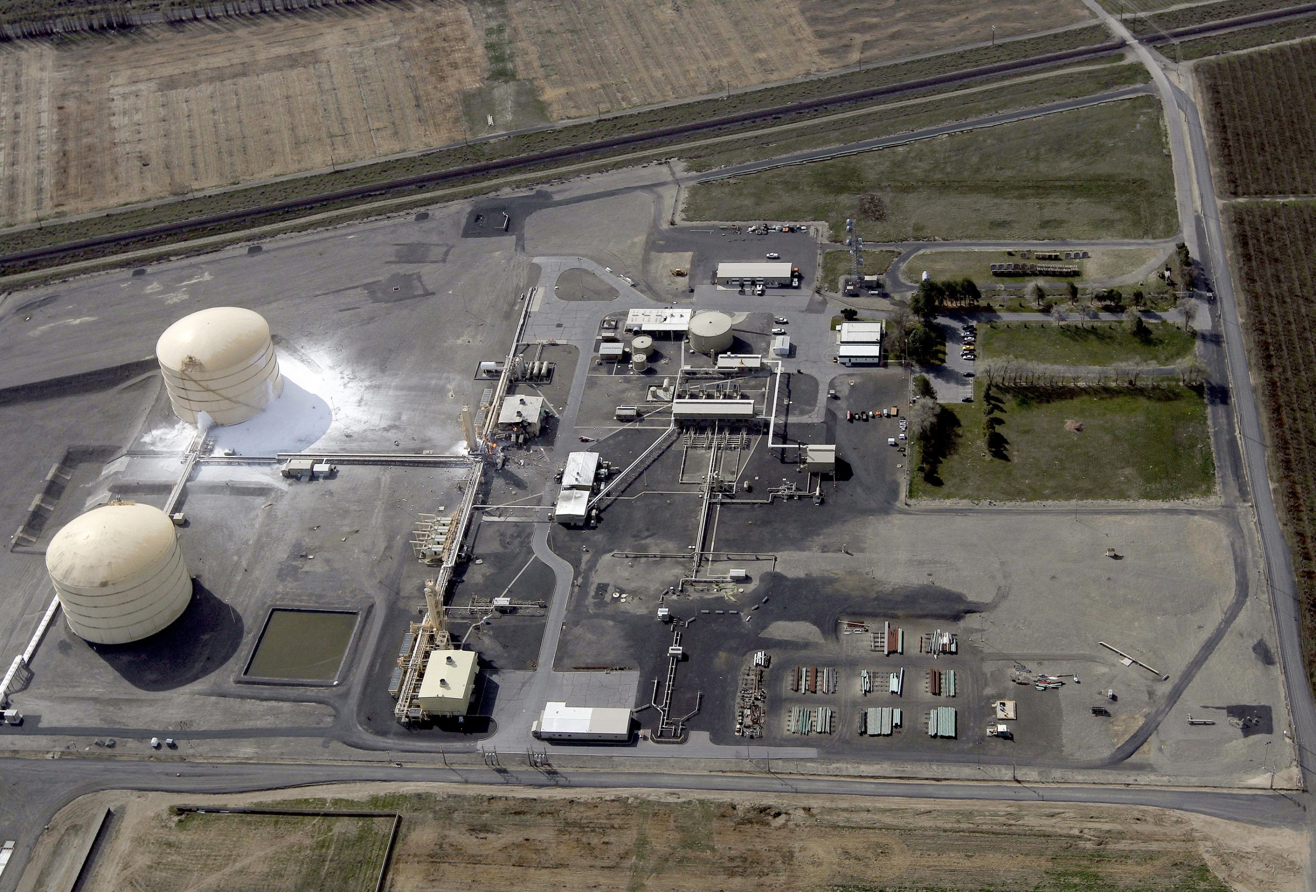 Blast rocks Washington gas plant; 5 workers hurt