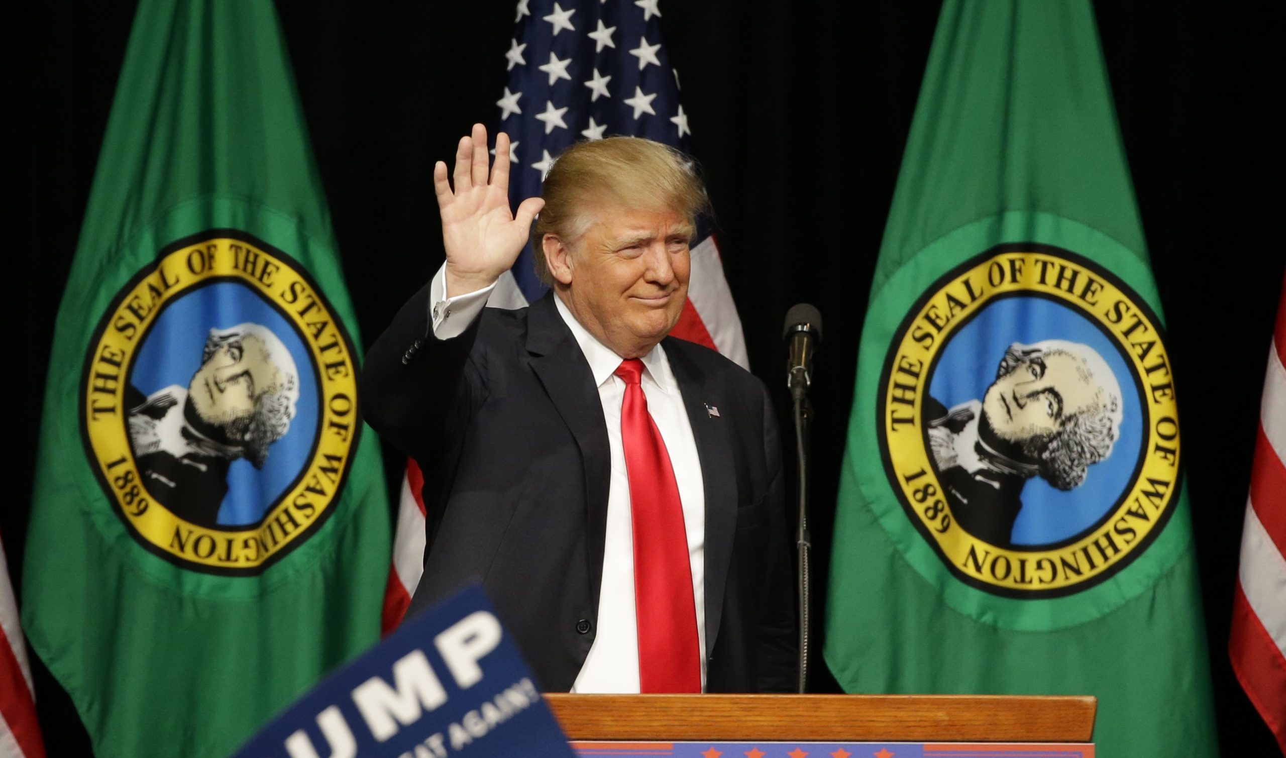 Trump attacks ‘crooked’ Clinton, GOP establishment