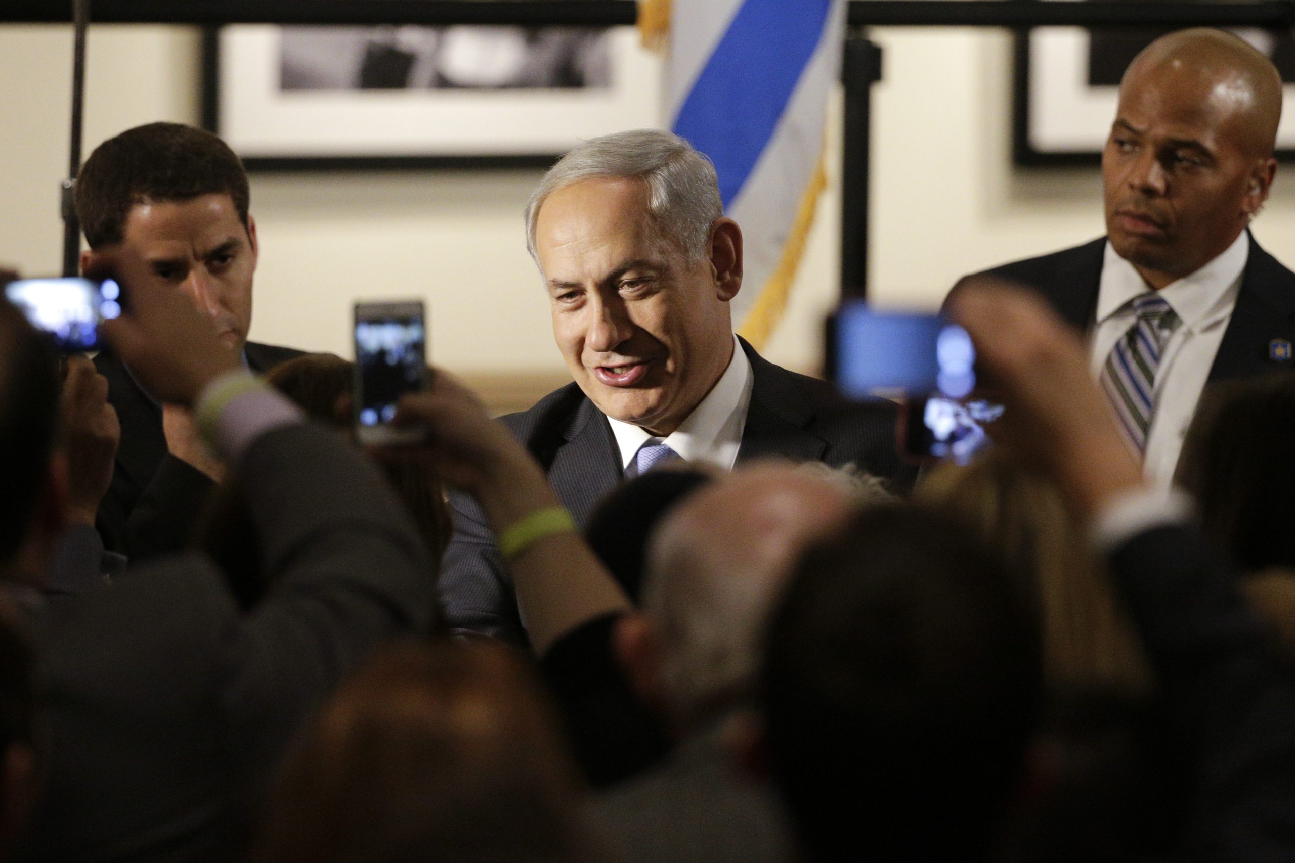 Netanyahu and Gov. Brown sign pro-business pact