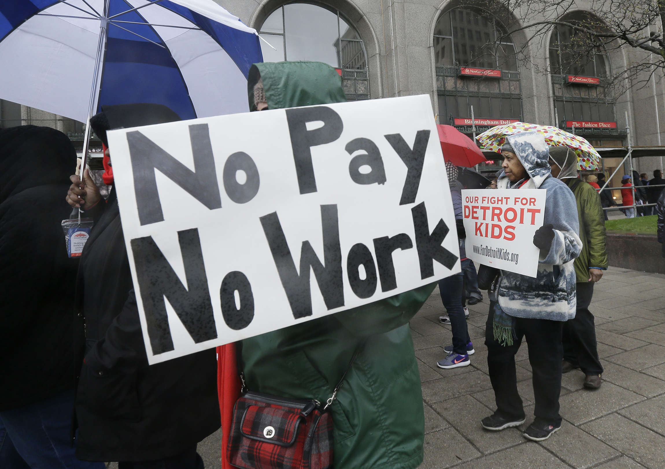 Chicago teachers strike lacks support from crucial group