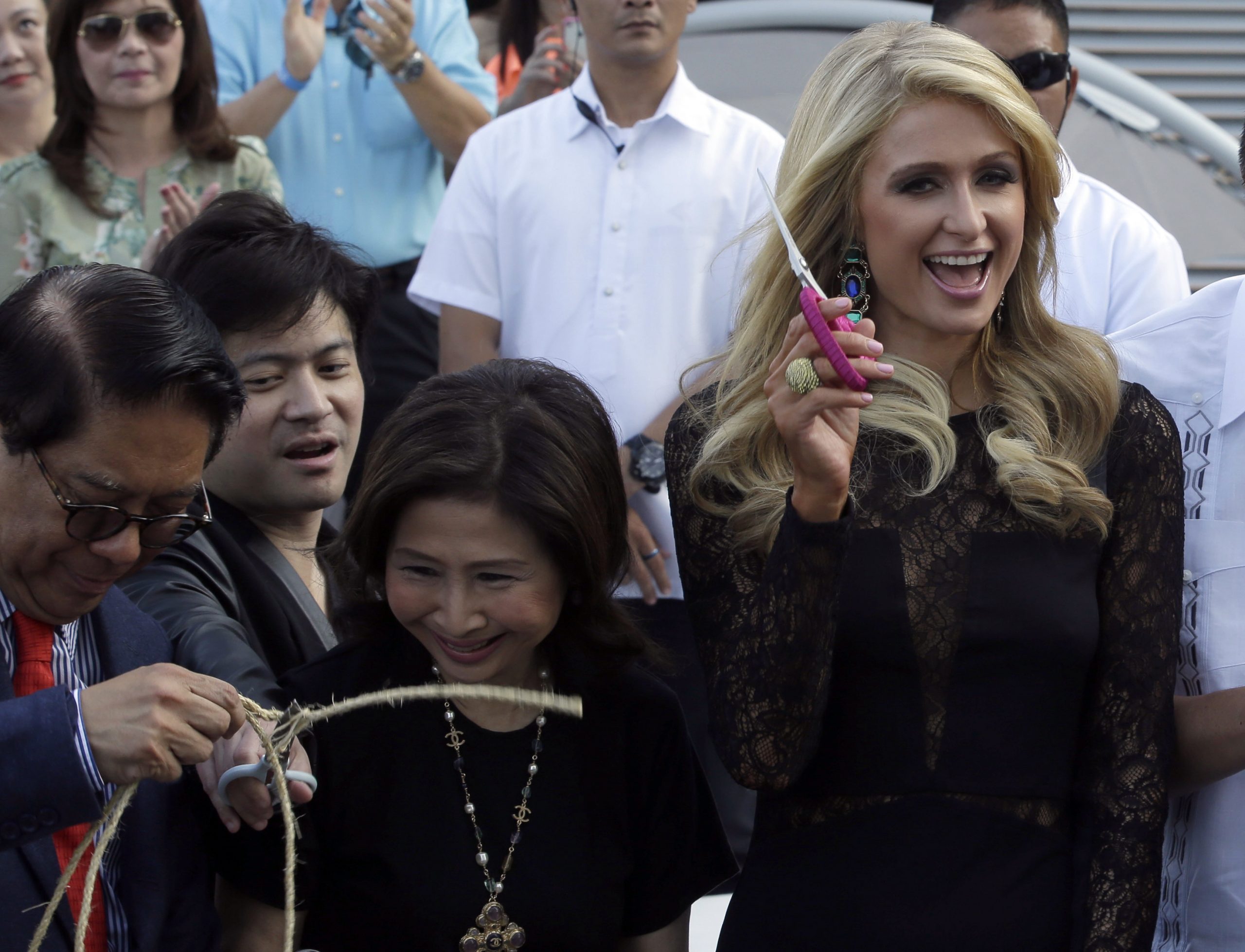Paris Hilton inaugurates Manila urban beach club