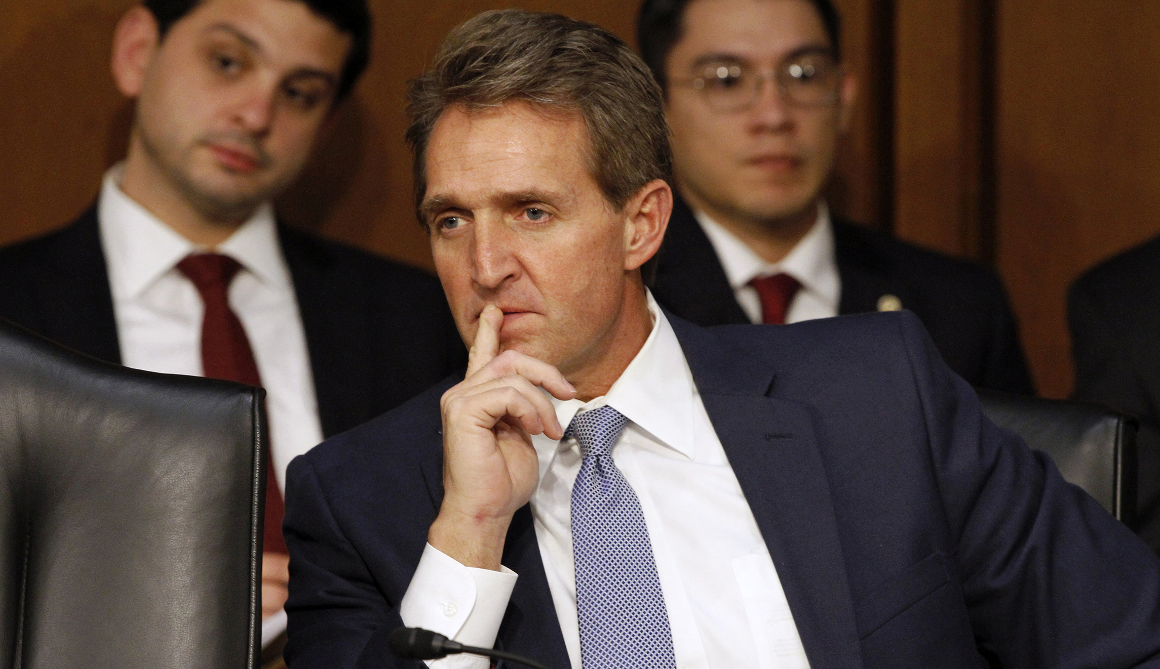 Flake backs Kavanaugh, boosting his chances of confirmation