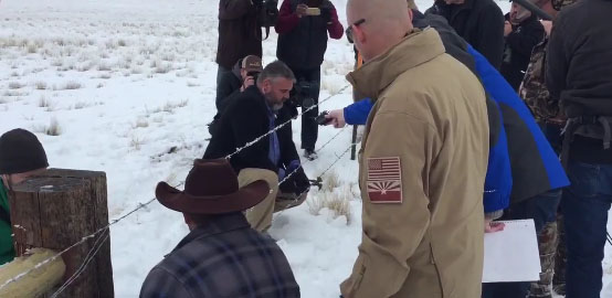 Militia leaders Ammon and Ryan Bundy untwisted the braided wire fence that protected federally owned property from the public. (Screen shot of video from the Twitter account of Wanda Moore, reporter and producer for KTVZ/ KFXO)