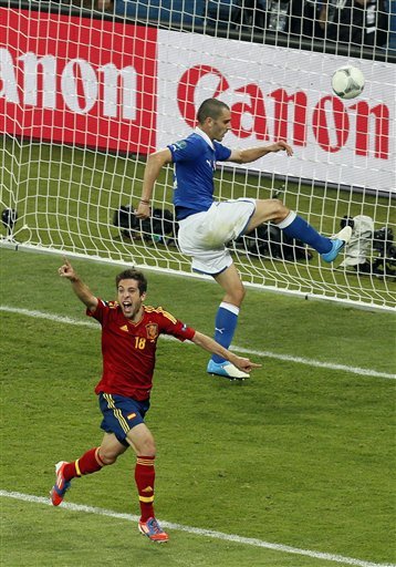 Spain wins again, beating Italy 4-0 at Euro 2012